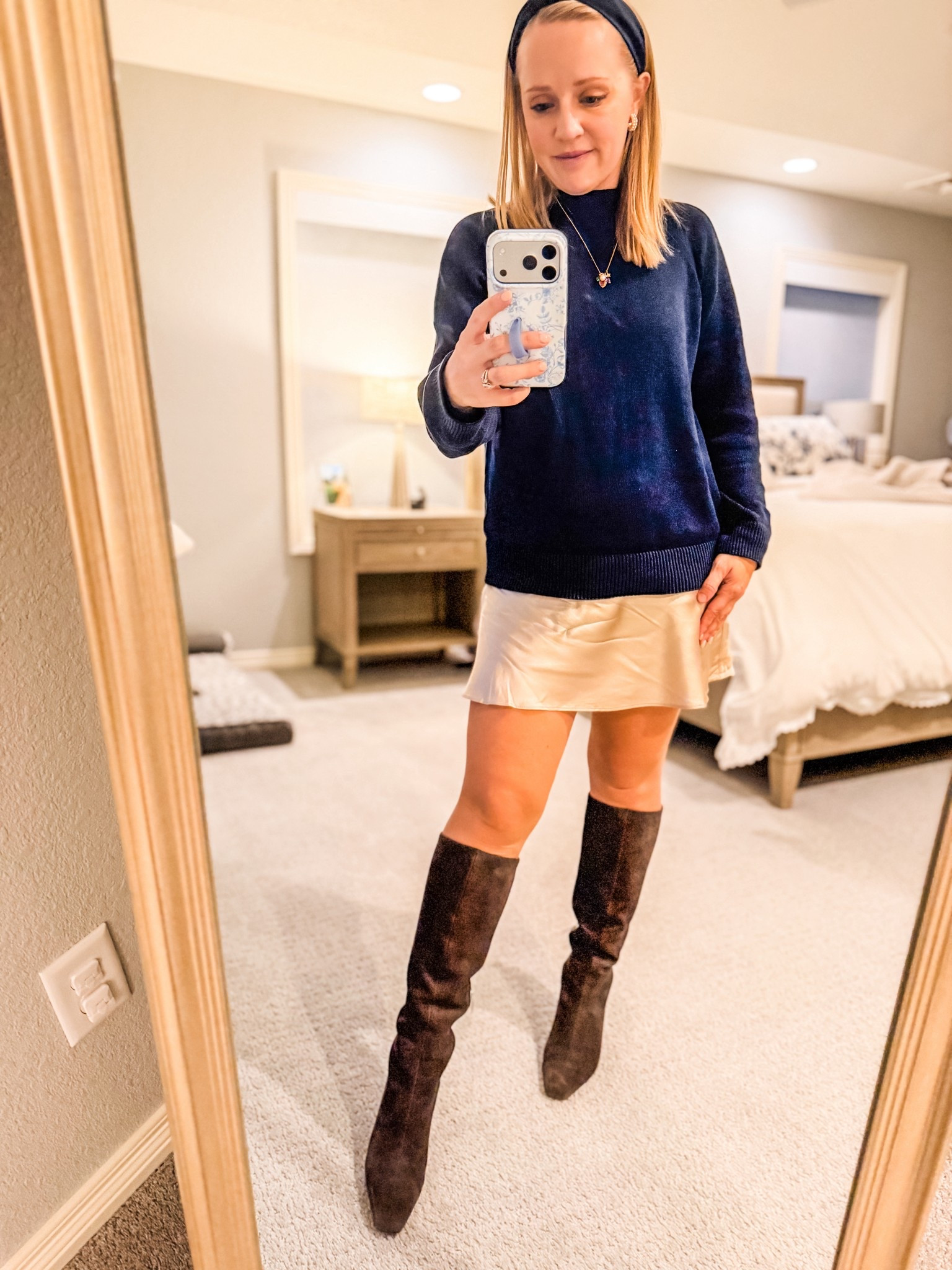 Wearing champagne in this mini silk skirt! It’s so versatile and I’m loving it paired a cozy winter sweater. Wearing my true size small in both!

Quince, winter outfit, slip skirt, silk skirt, petite 

#LTKootd #LTKgrwm #LTKPetite