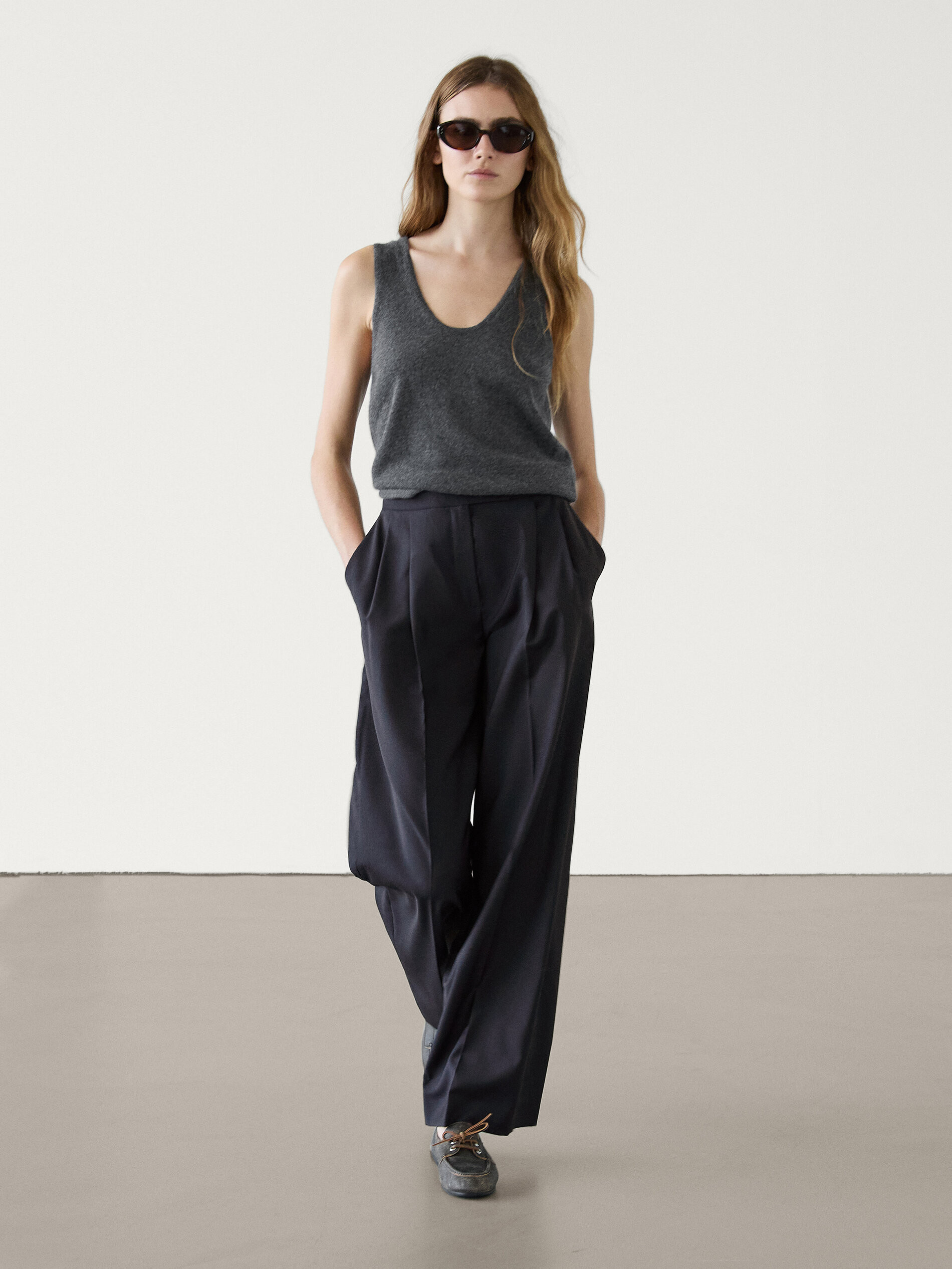 Straight-leg trousers with darts in cold wool | Massimo Dutti US