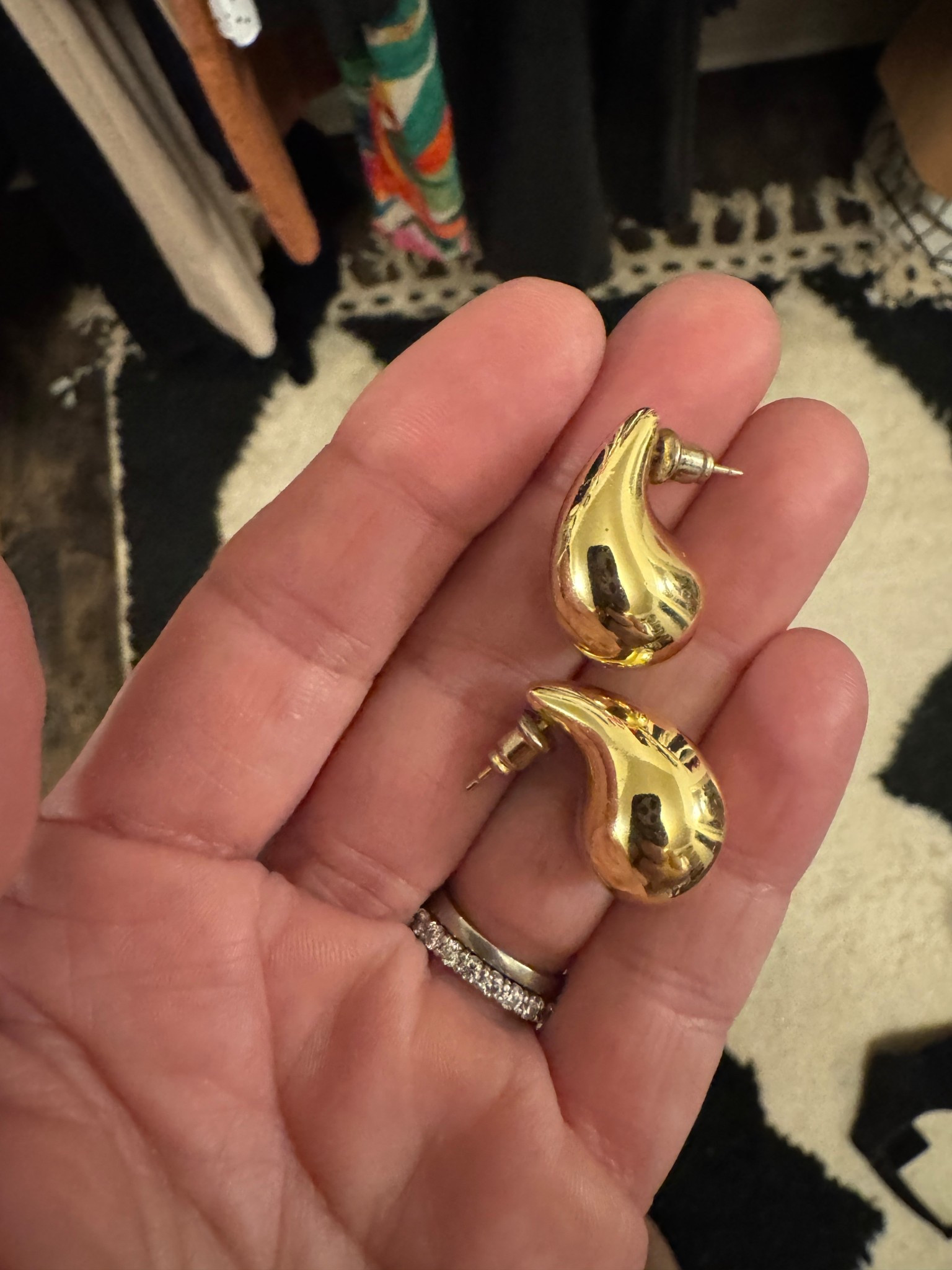 Gold drop earrings 

#LTKOver40