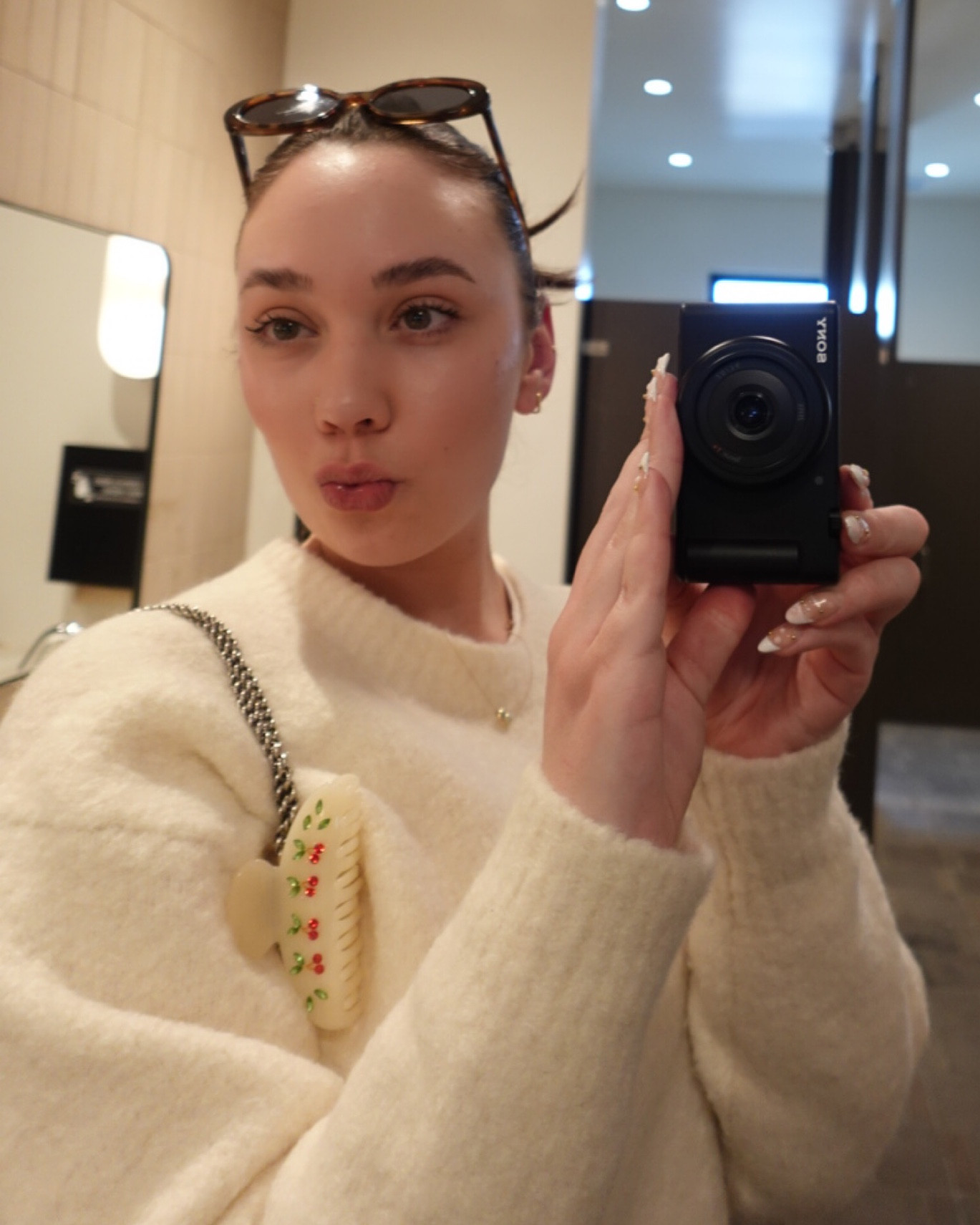 🤳camera girly

#LTKfindsunder100 #LTKstyletip #LTKbeauty