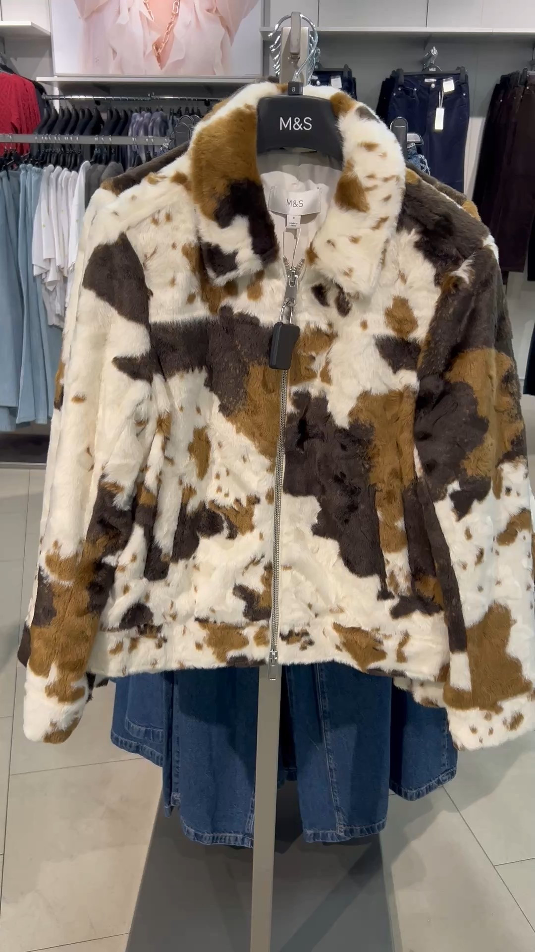 A statement coat is great for any wardrobe.
Saw this today in M & S who have added in trend pieces.
Outfit ideas.
Work - White shirt, check trousers & loafers
Casual - Roll neck, Barrel leg jeans, boots

#LTKstyletip #LTKautumn #LTKuk