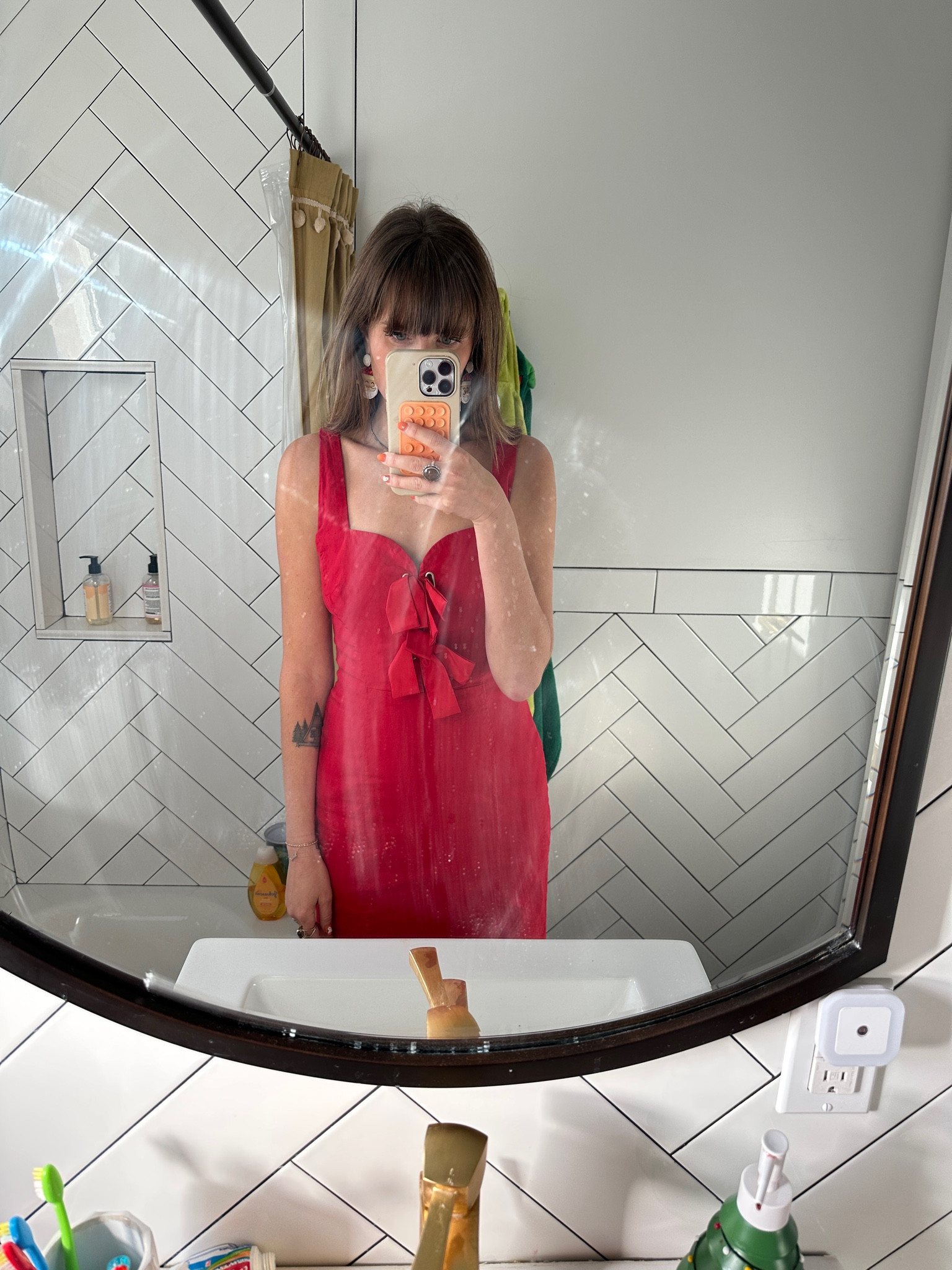 Red holiday dresses perfect for the Christmas season! 

#LTKHoliday #LTKSeasonal #LTKparties