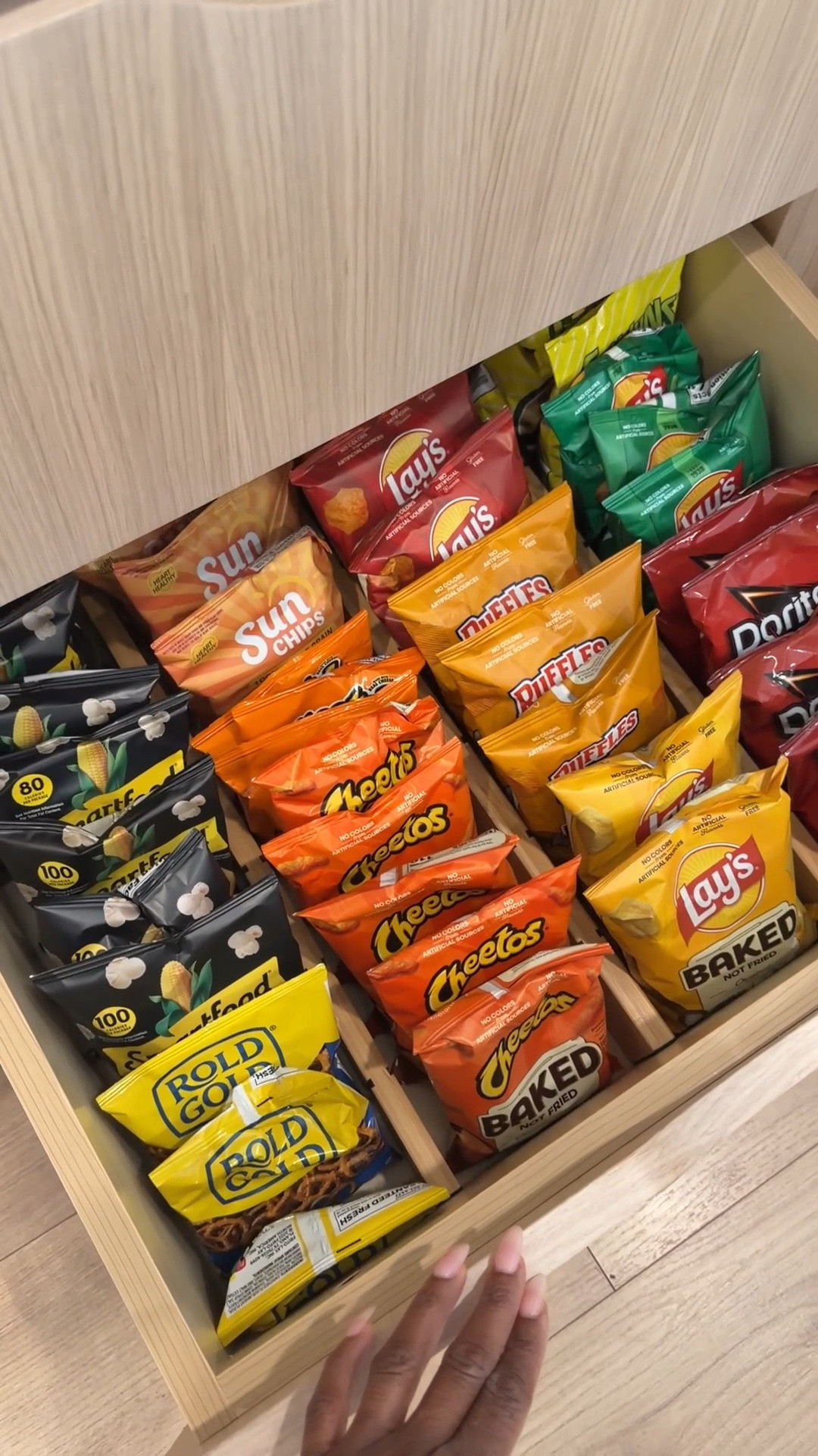 Scroll to shop! ✨ My favorite snacks. Everything is linked below.👇🏾

Desliza para comprar. ✨ Mis snacks favoritos.

📲 Download the free LTK app & follow me @kirasfashionfinds to shop all my daily finds.

#LTKfoodie #LTKmomlife #LTKHome