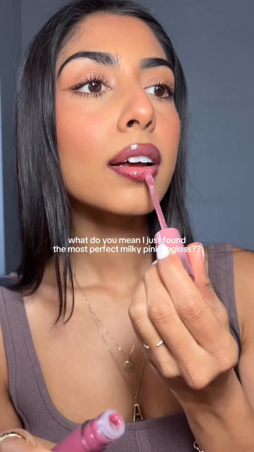 Actually shook this lip is EVERYTHING @maccosmeticscanada @maccosmetics 
.
.
.
#lipcombo #lipgloss #pinklipgloss #lipcombo