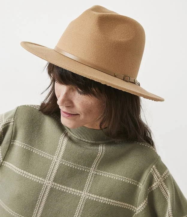 Chapéu em Feltro com Fita Decorativa Marrom Claro | Renner (BR)