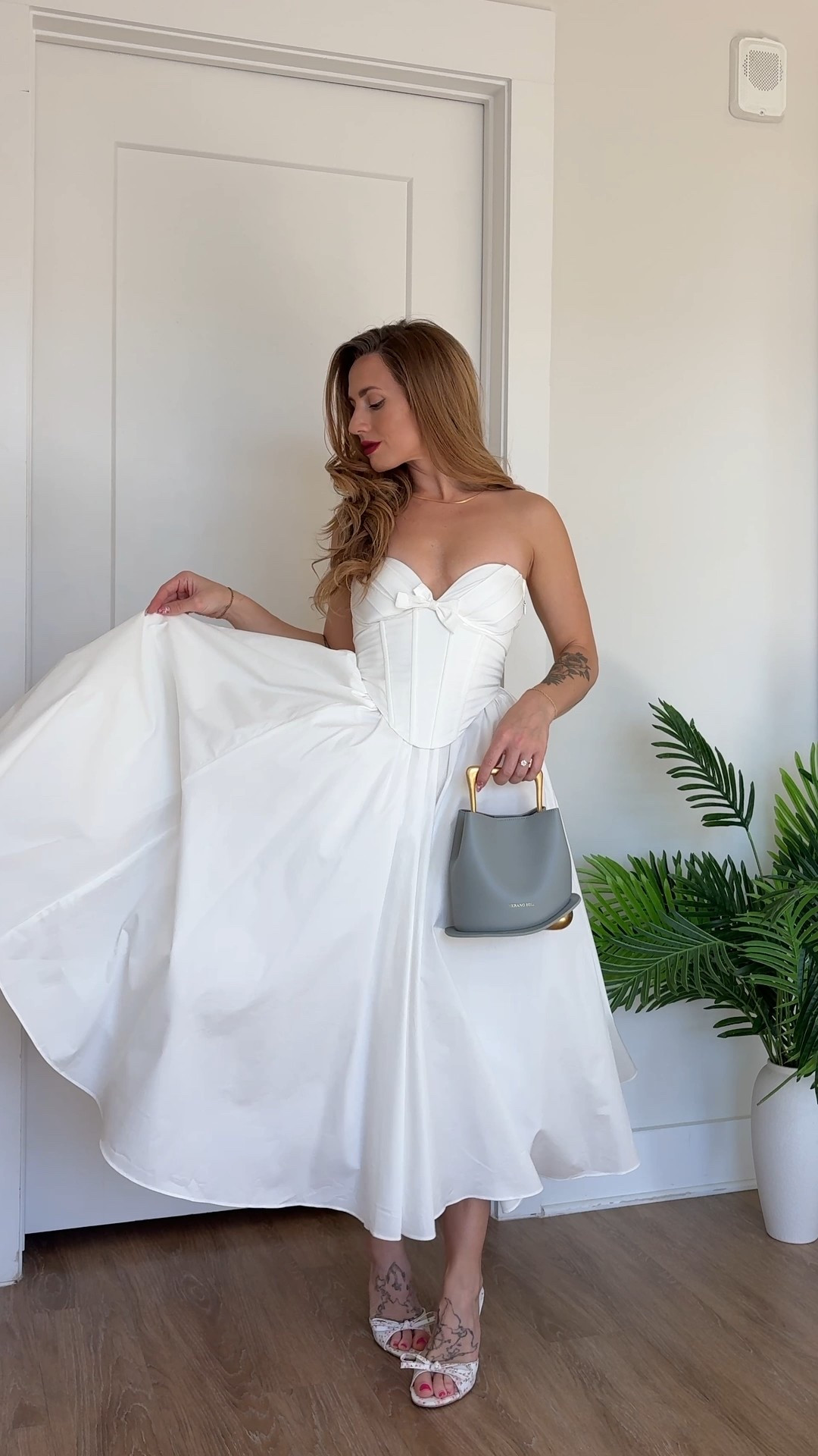My 8 second style routine 👰🏼‍♀️🩵 Bridal edition🥂 - grwm to go to a bridal event 🤭🌥️🩵

#bridalparty #bridalpartydress #whitedress #thedress 

#LTKWedding #LTKPetite #LTKStyleTip