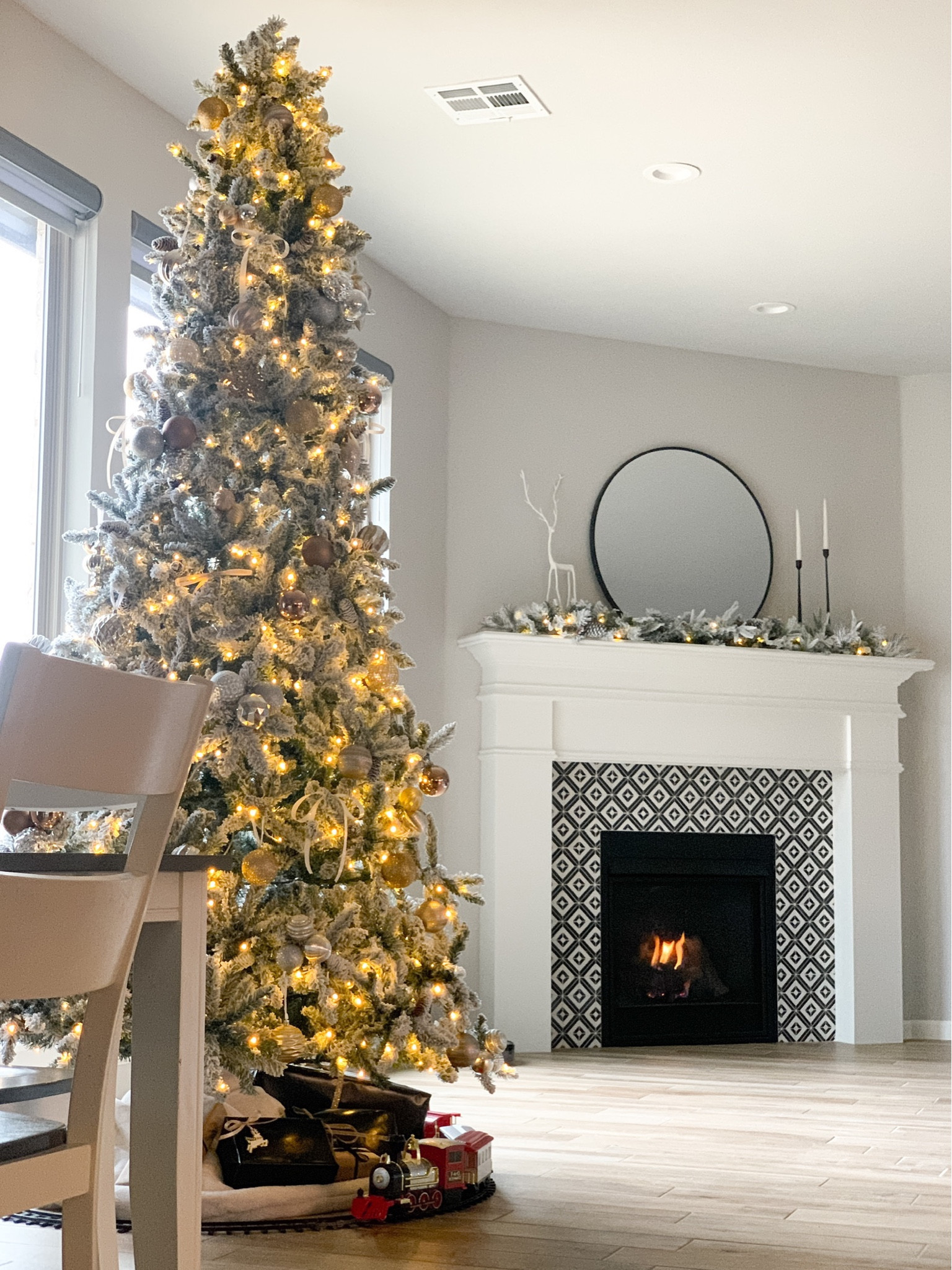 Christmas in our living room

Christmas Decor, Christmas tree, Christmas ornaments, Christmas fireplace styling, fireplace mantle styling

#LTKSeasonal #LTKHoliday #LTKstyletip