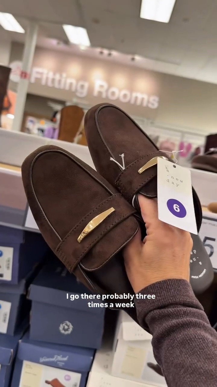 Target fall finds you’re going to want 🤭! Say shop and I’ll send you the details! 

Stopped and seen @nursejamieop for my first laser hair removal treatment! 

#vlog #ditl #falloutfit #momlife #targethaul