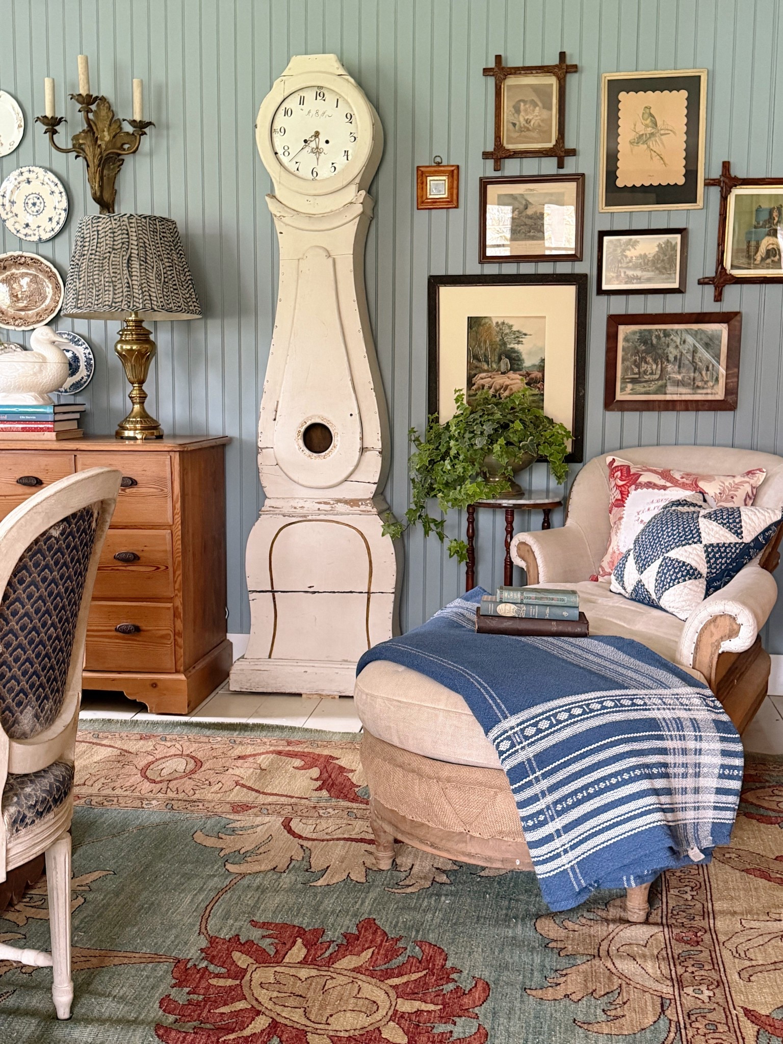 Love these vintage inspired tapestries! 