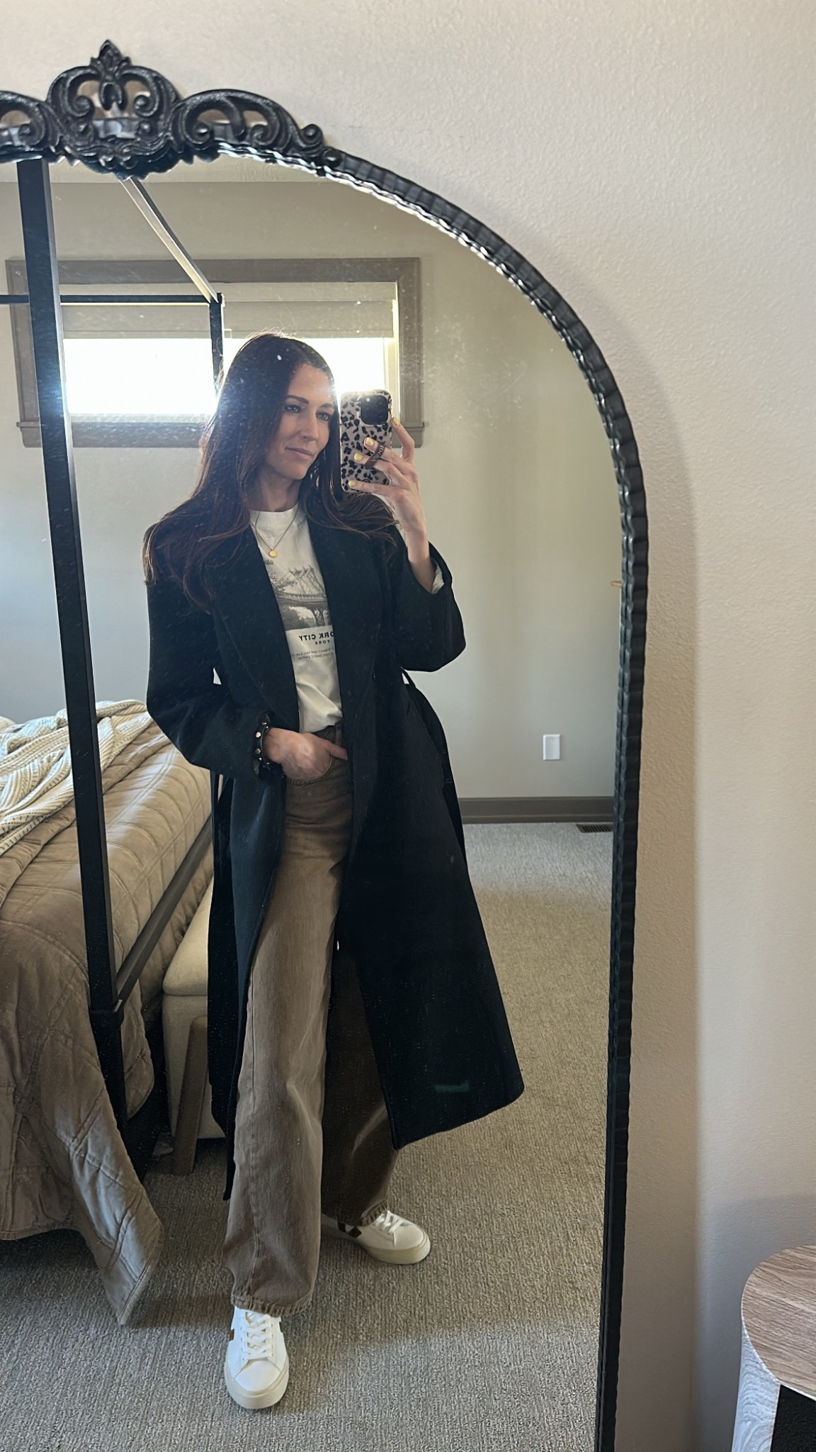 Graphic tshirt
High waisted wide leg jeans
Veja sneakers
Black trench coat


#LTKootd #LTKmomlife