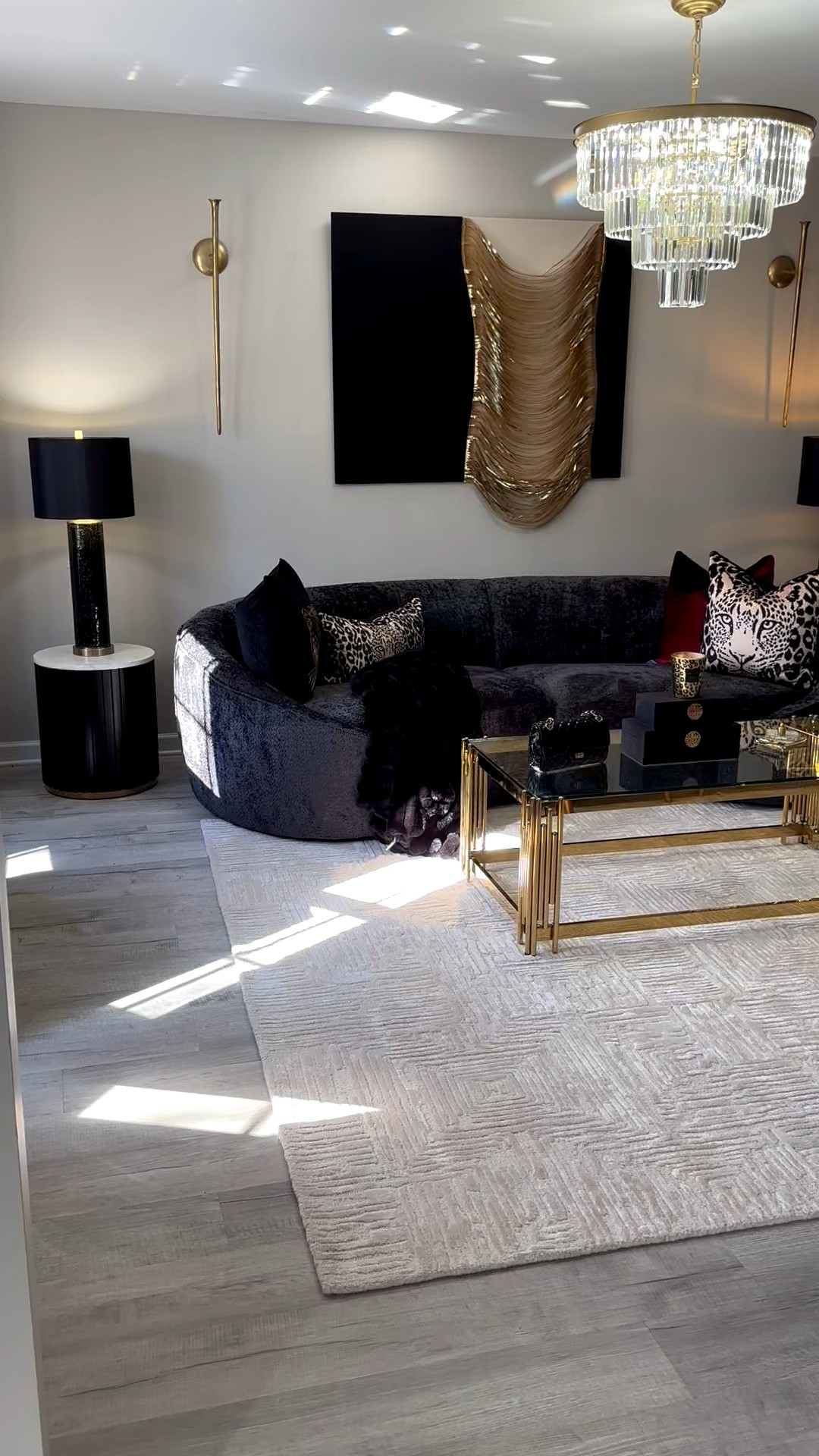 Stunning sleek and stylish sofa! Say hello to Irene!🔥