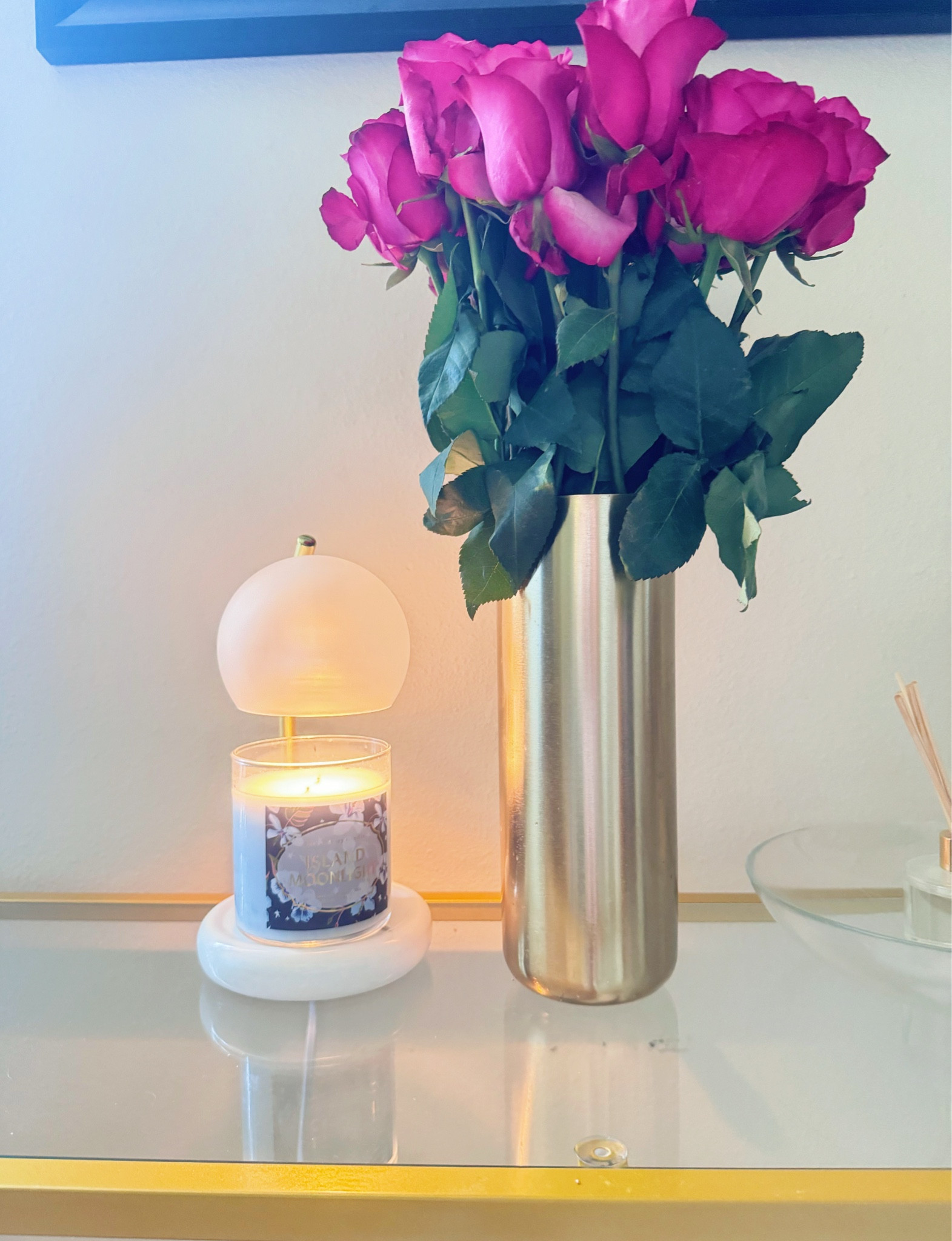 Every room needs a candle warmer 🕯️ & flowers in a gold vase 🌹 all things from Target 🎯 and under $30 

CANDLEWARMER: Threshold candle lamp warmer white frosted - $30

CANDLE: OPALHOUSE 2 wick clear glass island moonlight lidded jar candle $10

VASE: threshold tall brass vase $15

#LTKFindsUnder50 #LTKSaleAlert #LTKHome