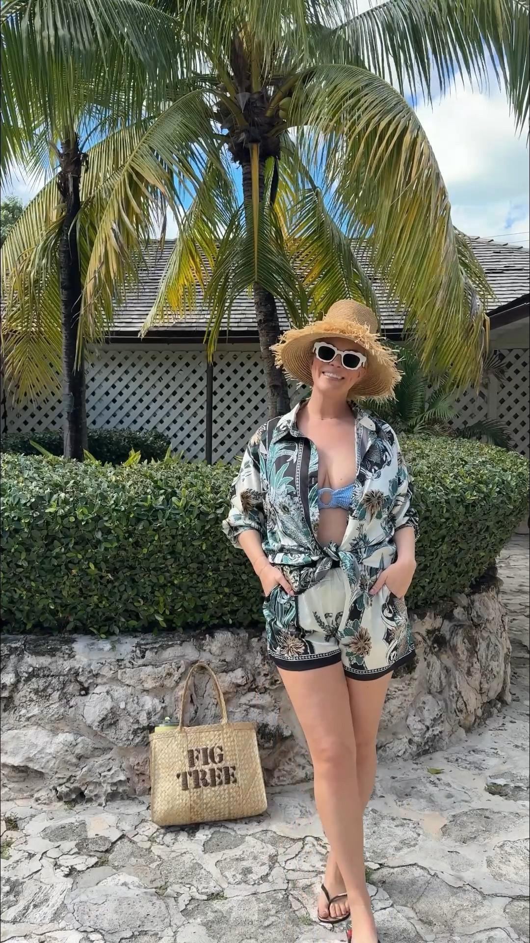 Happy new year! Beach day in @vici and soaking in all the sun & sea! Use my code CASSIESAVE35 for 35% off sitewide!