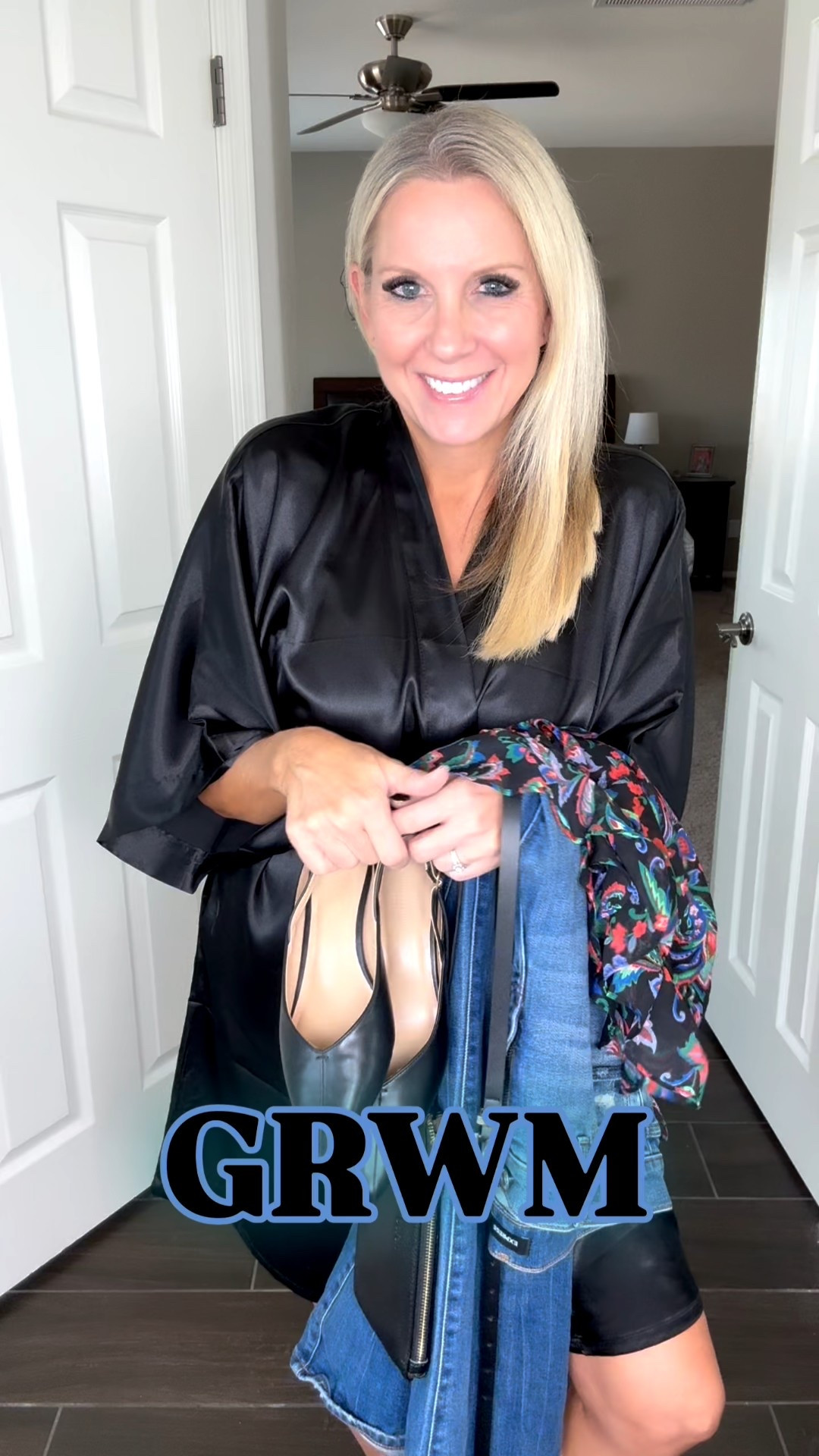 GRWM Elevated Casual Spring Style!

This beautiful ruffle sleeve blouse is on SALE for under $18 today @loft! I’m wearing my usual size S. The V neck is deep but could easily be pinned to create less cleavage. 