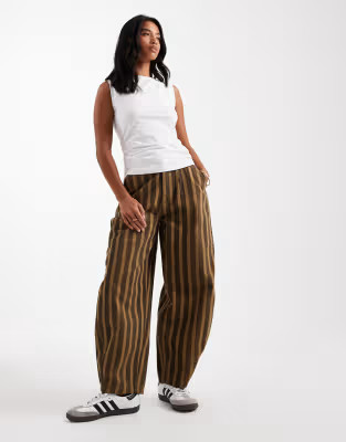 ASOS DESIGN Petite - Pantalon ballon à rayures délavées | ASOS | ASOS (Global)