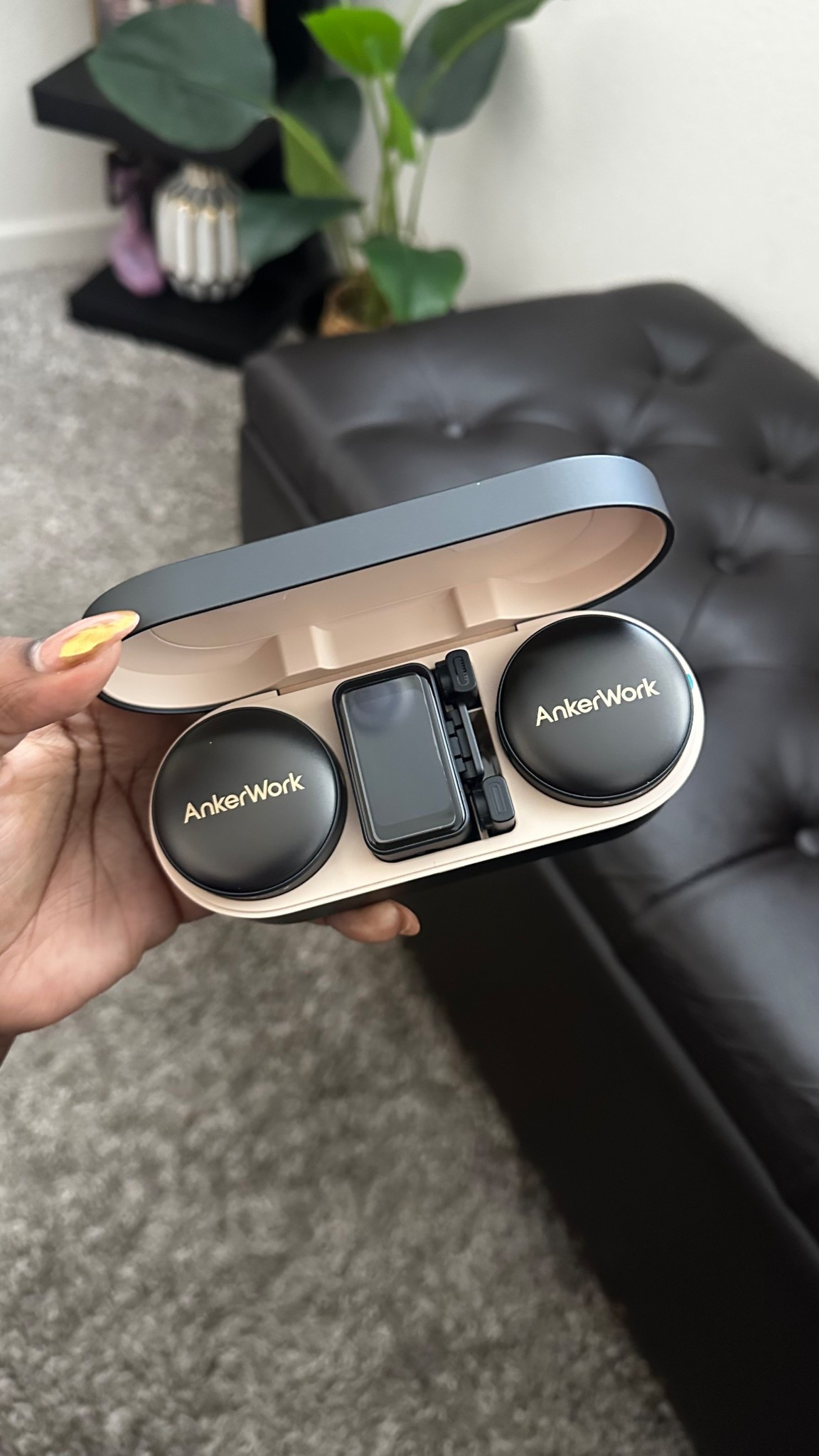 Ankerwork microphone is great for content creator’s the sound is crisp 