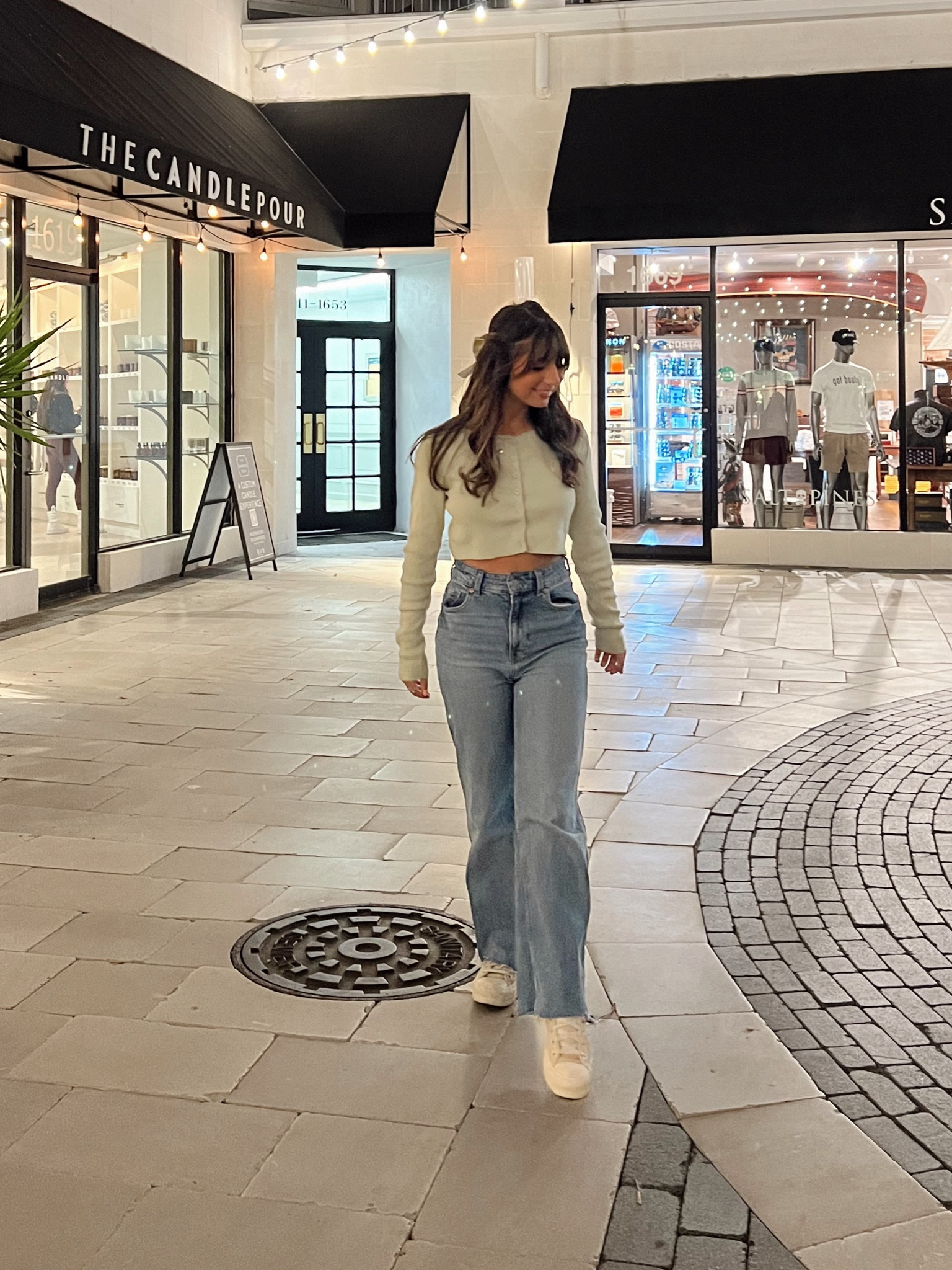 Princess Polly button down top and H&M 90s straight leg jeans 