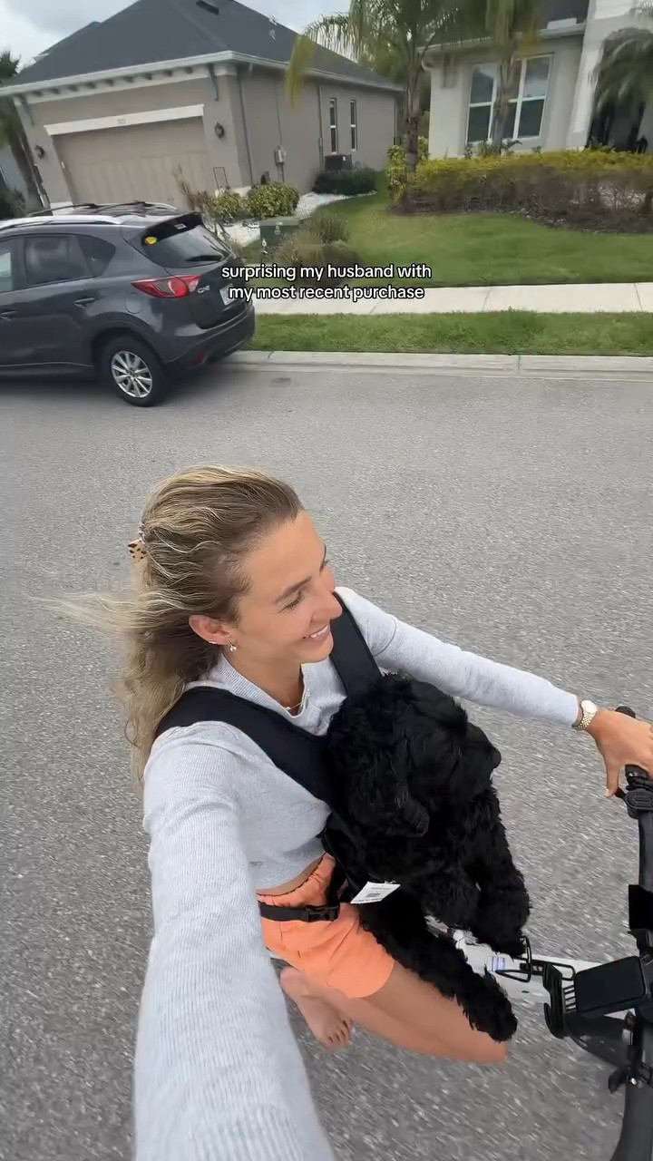 my best purchase yet!!! a dog carrier to for our e-bike rides!! my dog weighs about 25lbs so I did the size medium and he fits great!! 

Pet carrier dog carrier perfect dog carrier 