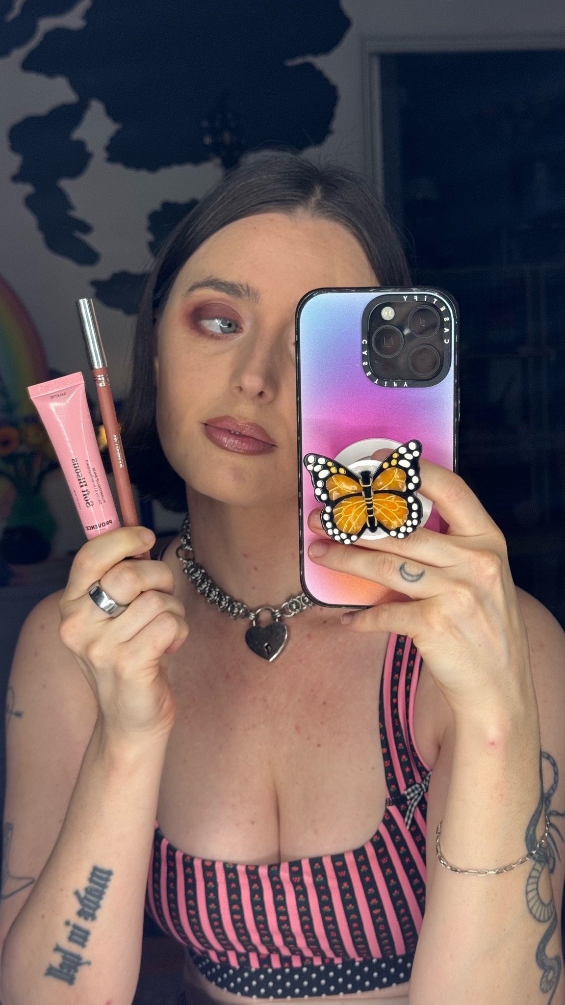lip combo for tonight’s concert 💋💄