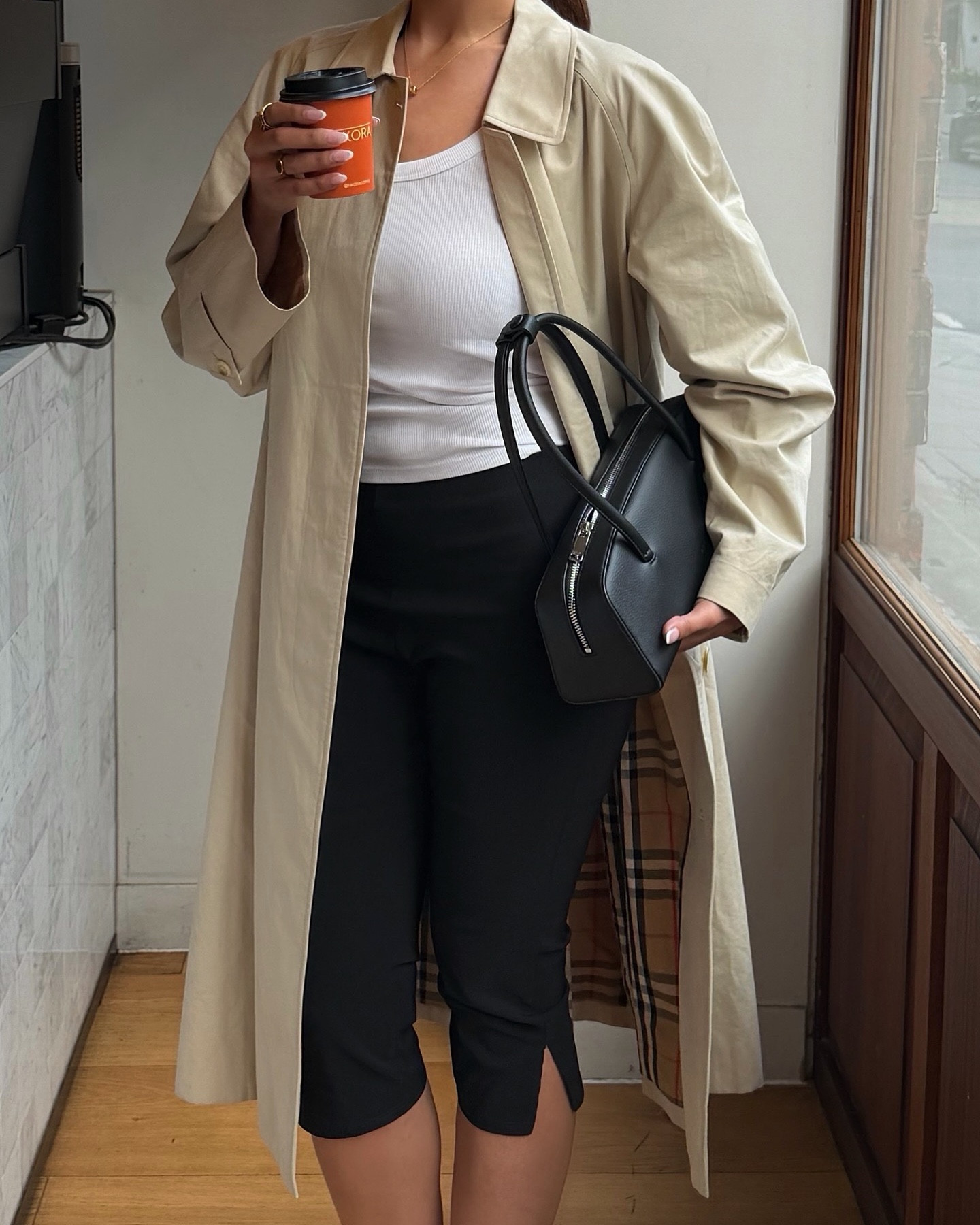 Coat - vintage Burberry 
Capri pants - Asos
Vest - Bertha
Shoes - River Island
Sunglasses - Lespecs 
Bag - Freja NY