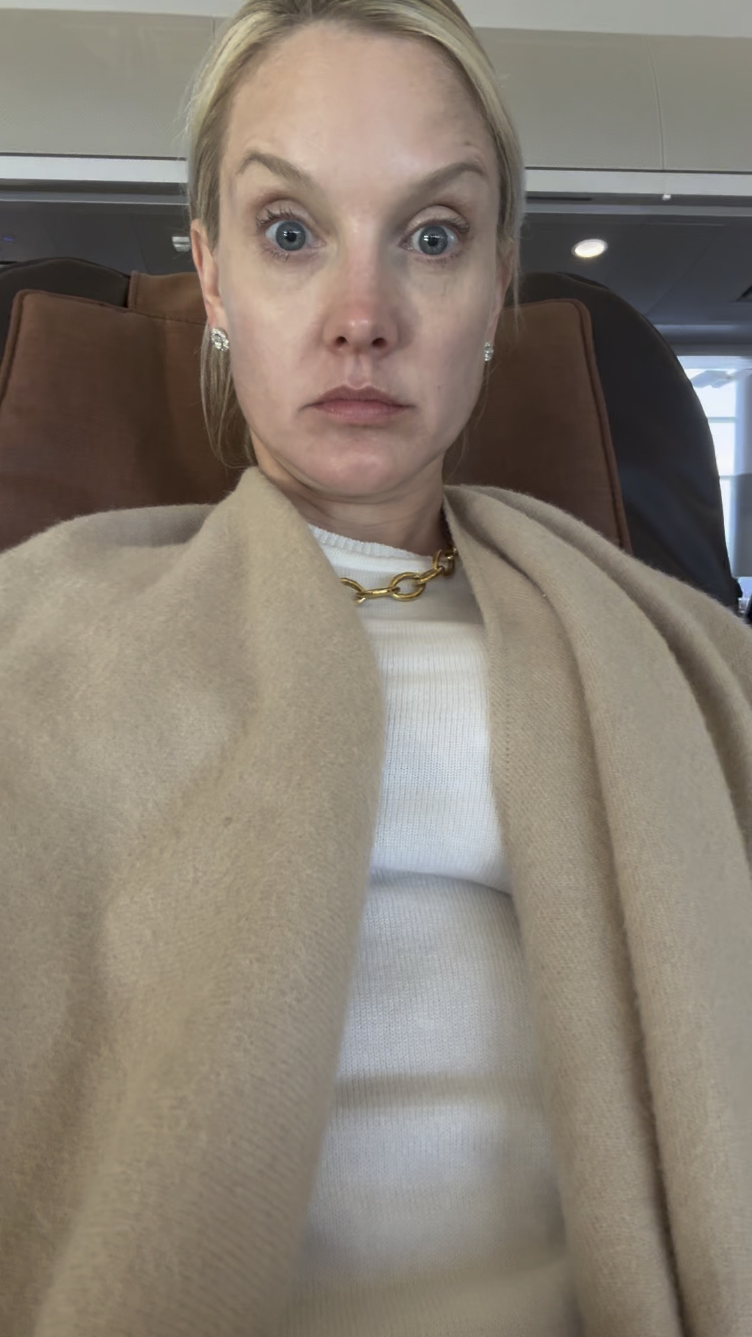 Some of you really wanted the links to this, so here’s the embarrassing post-vacation video of me in an airport massage chair 😂