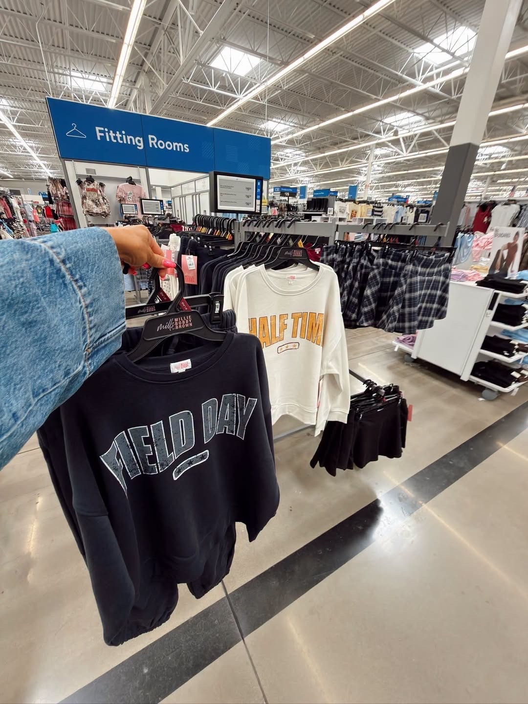 💙 SCROLL TO SHOP 💙
This new line at Walmart is SO dang cute! It would be perfect to wear to your kids’ games! 🙌