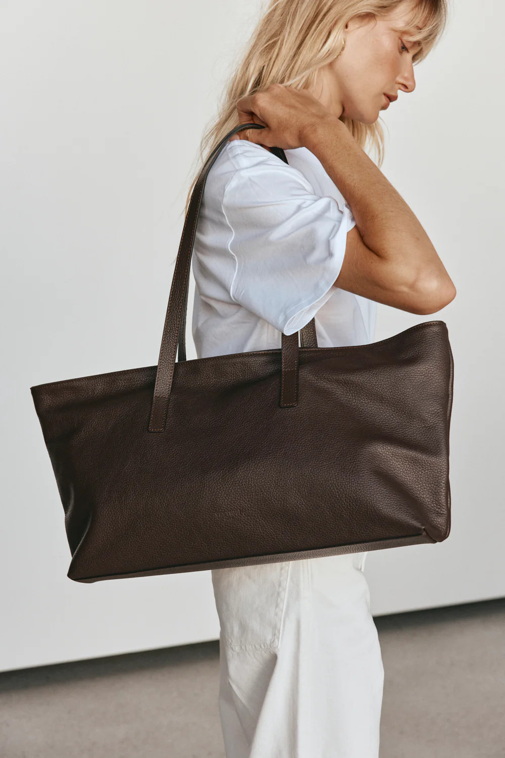 Mia Dark Chocolate Leather East West Slouchy Tote | VESTIRSI