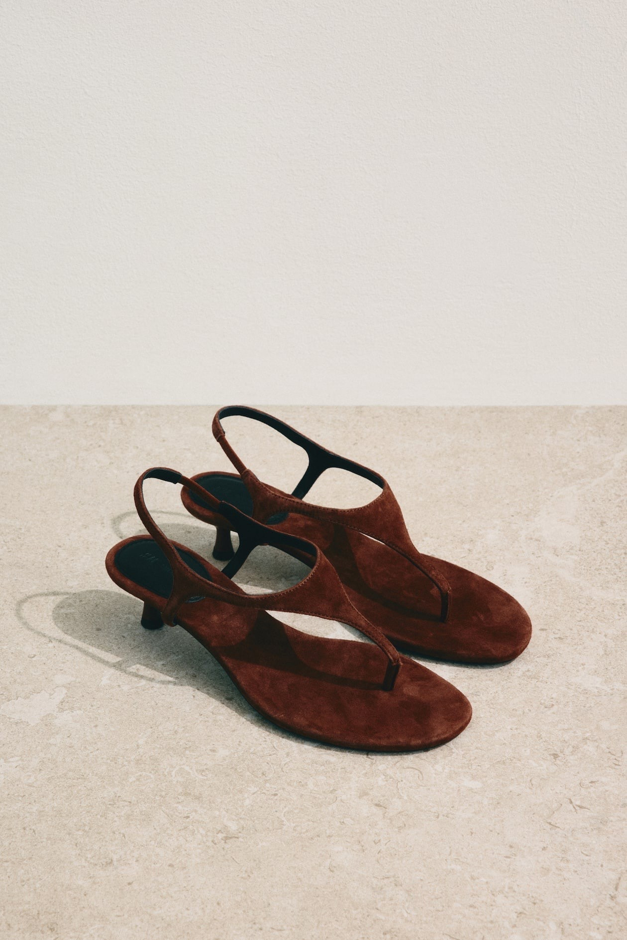 Heeled suede sandals 🤎

#sandals #shoes #hm #suede #workwear spring 

#LTKWorkwear #LTKootd #LTKOver40