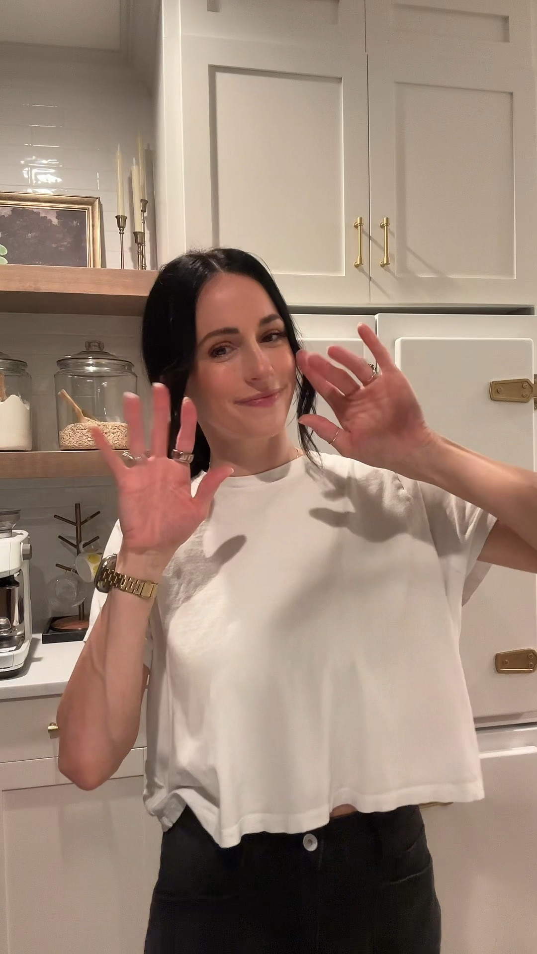 Happy reset Monday! After having all 4 kids home all weekend, the house is in dire need of cleaning! 
For links in this video comment RESET & I’ll send them your way 💕