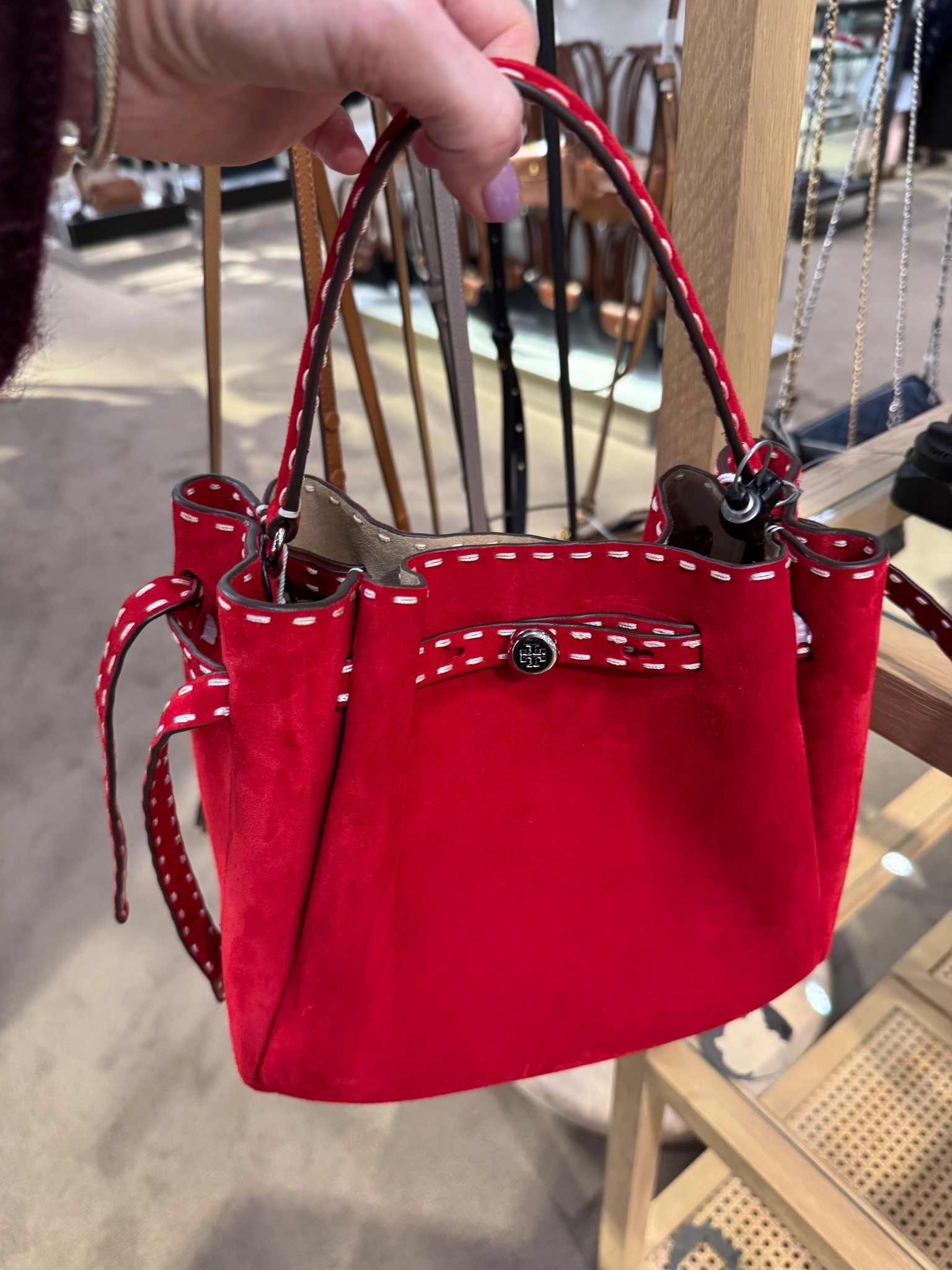 Little red purse!! 

#LTKTravel #LTKootd #LTKgrwm