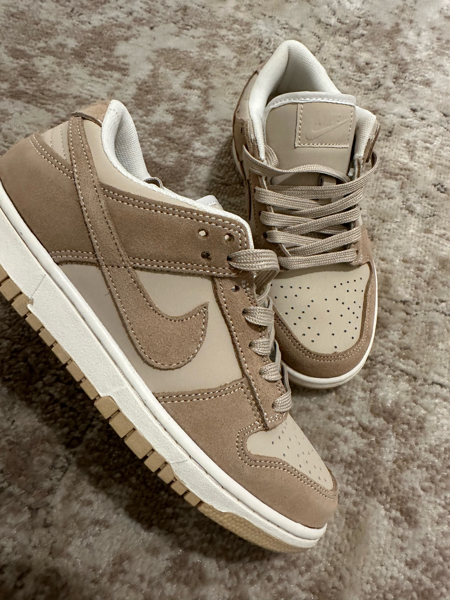 Nike Dunks perfect for Fall 🍂🤎 #nike #nikedunks #shoeaddict #sneakeraddict

#LTKGiftGuide #LTKSeasonal #LTKshoecrush