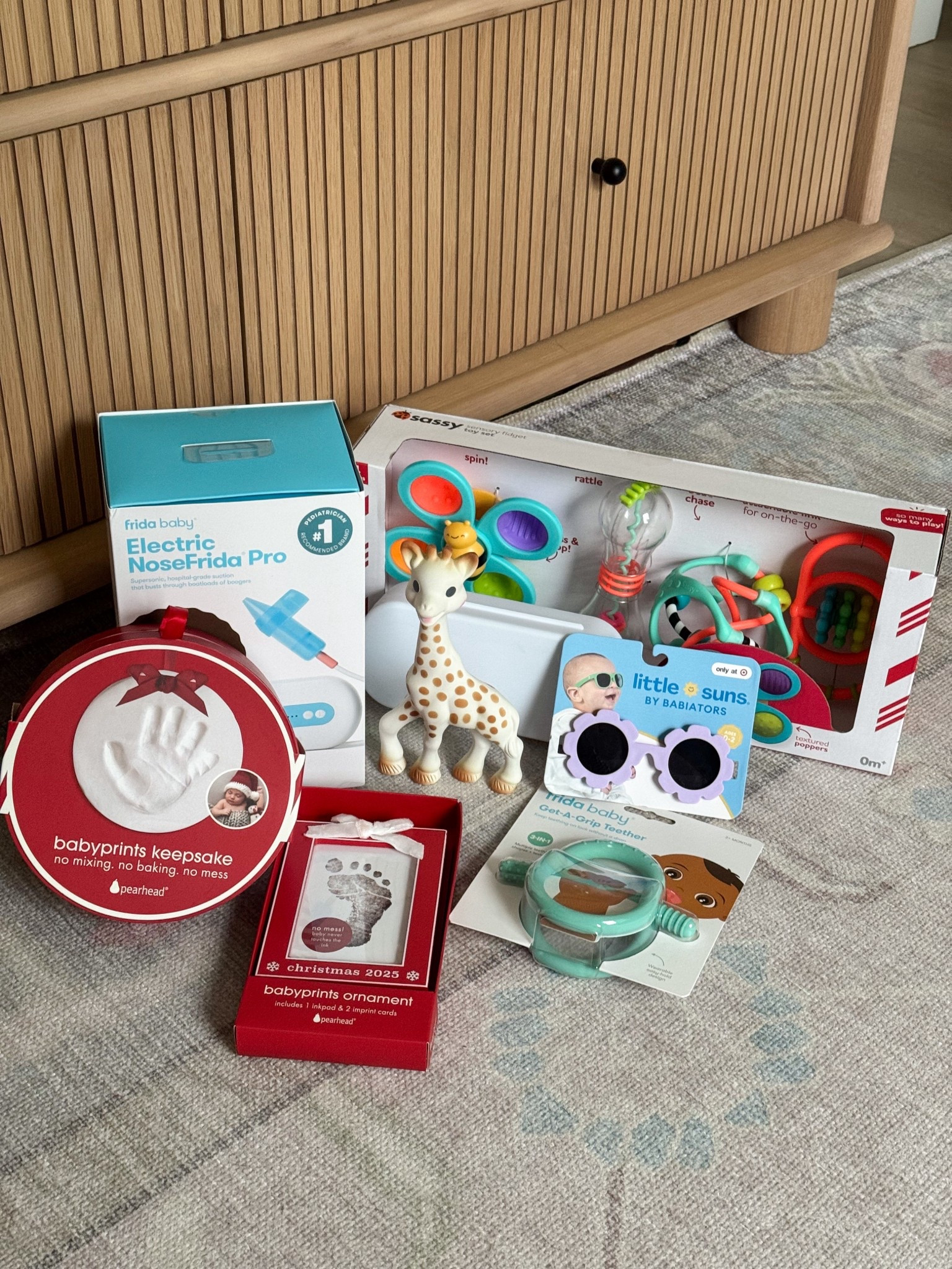 #TargetPartner The cutest affordable baby Christmas gifts from @target 🎁🎄 love the hand and footprint keepsake ornaments🥹  #Ad #TargetBabyAmbassador 

baby’s first Christmas, infant Christmas gift ideas, baby girl Christmas presents, target baby finds, affordable baby gift inspo, baby crafts, new mom life, first time mom

#LTKHoliday #LTKBaby #LTKGiftGuide