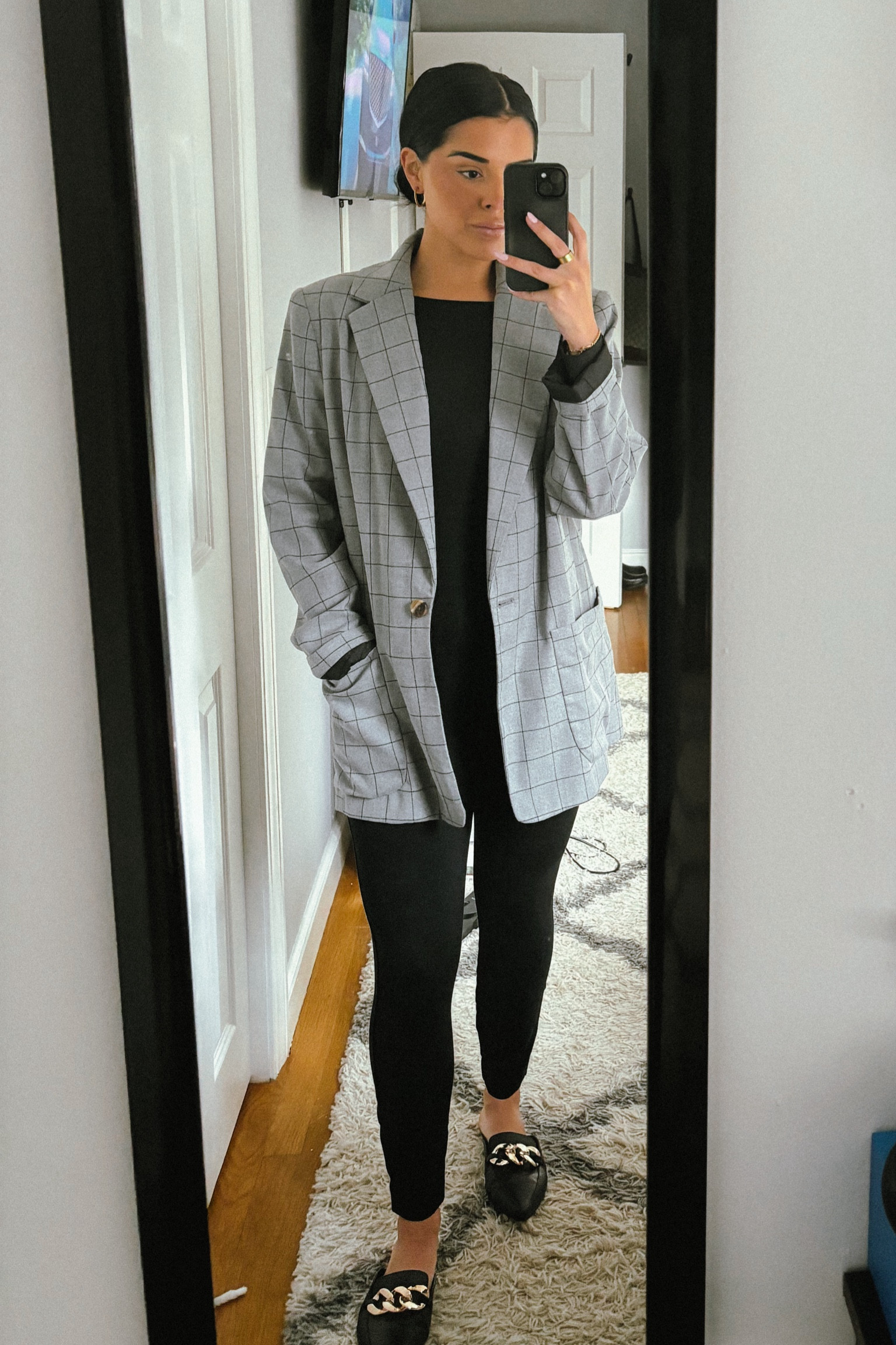 These pants are a true closet staple for me when I go into the office.

Spanx 
Spanx pants 


#LTKworkwear #LTKshoecrush #LTKfindsunder100