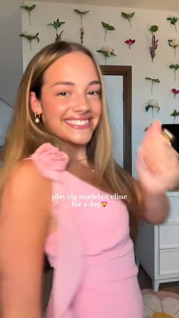 the dress is from white fox and called “like that mini dress” in baby pink, it’s not linked bc white fox isn’t on LTK but i linked the VS bra!!!!

#LTKPetite #LTKHalloween #LTKSeasonal