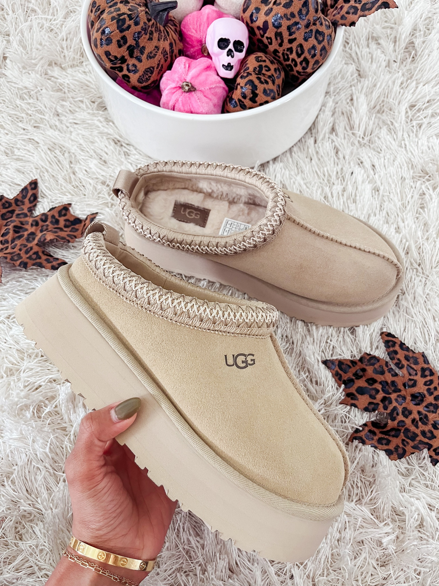 Ugg tazz
Uggs 
Tazz slippers 

#LTKShoeCrush #LTKFindsUnder100 #LTKSeasonal