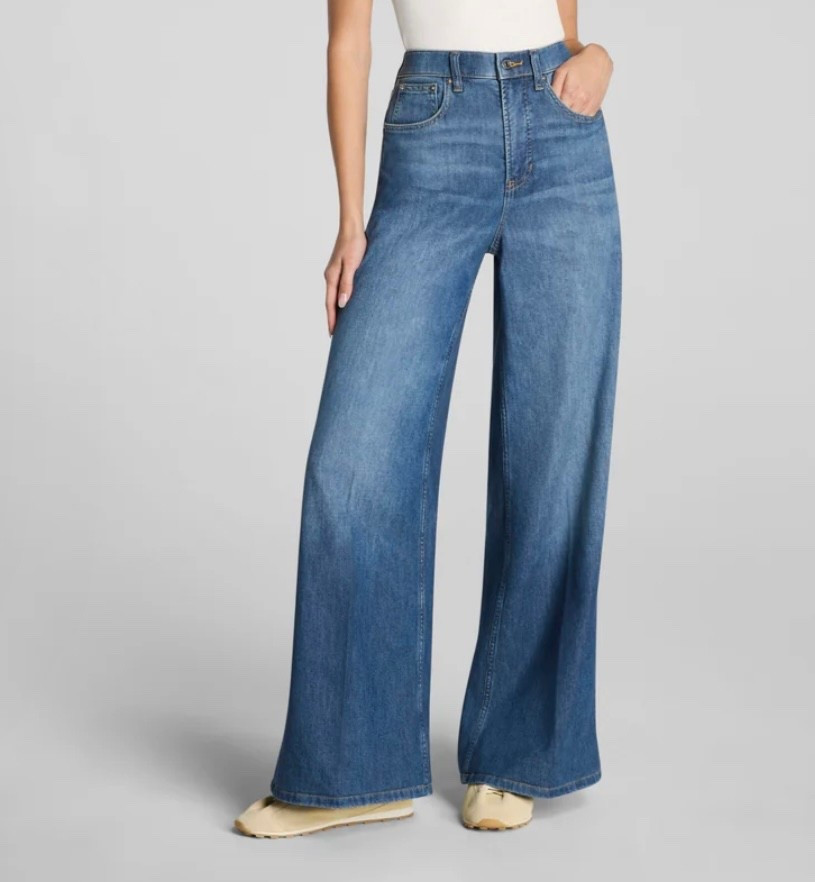 New at Spanx

SPANXsupersmooth™ Authentic 360 Lightweight
Super Wide Leg Jeans
Petite Regular Tall inseams

#LTKOver40 #LTKTall #LTKPetite