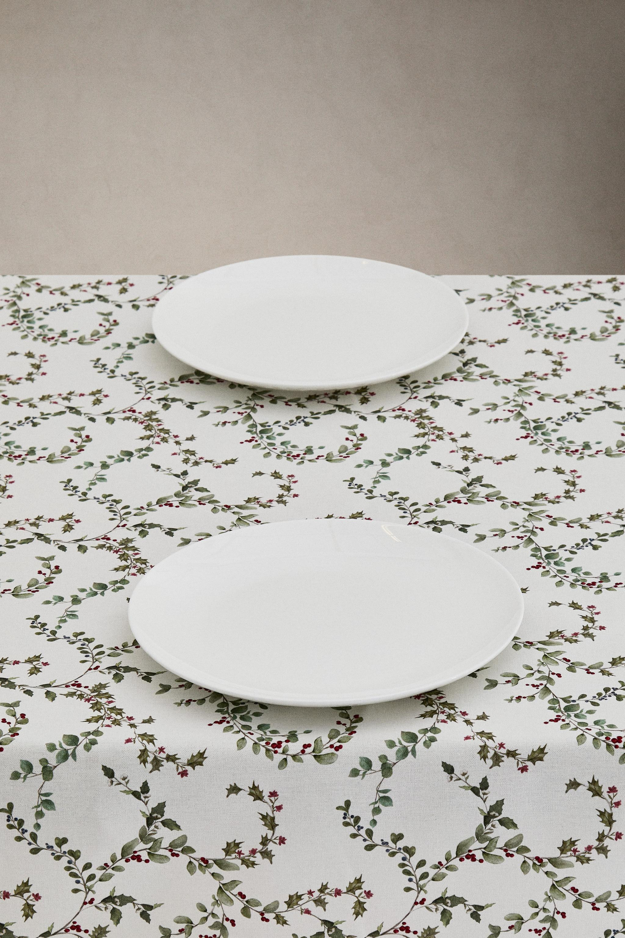 CHRISTMAS HOLLY LEAF COTTON TABLECLOTH | Zara US