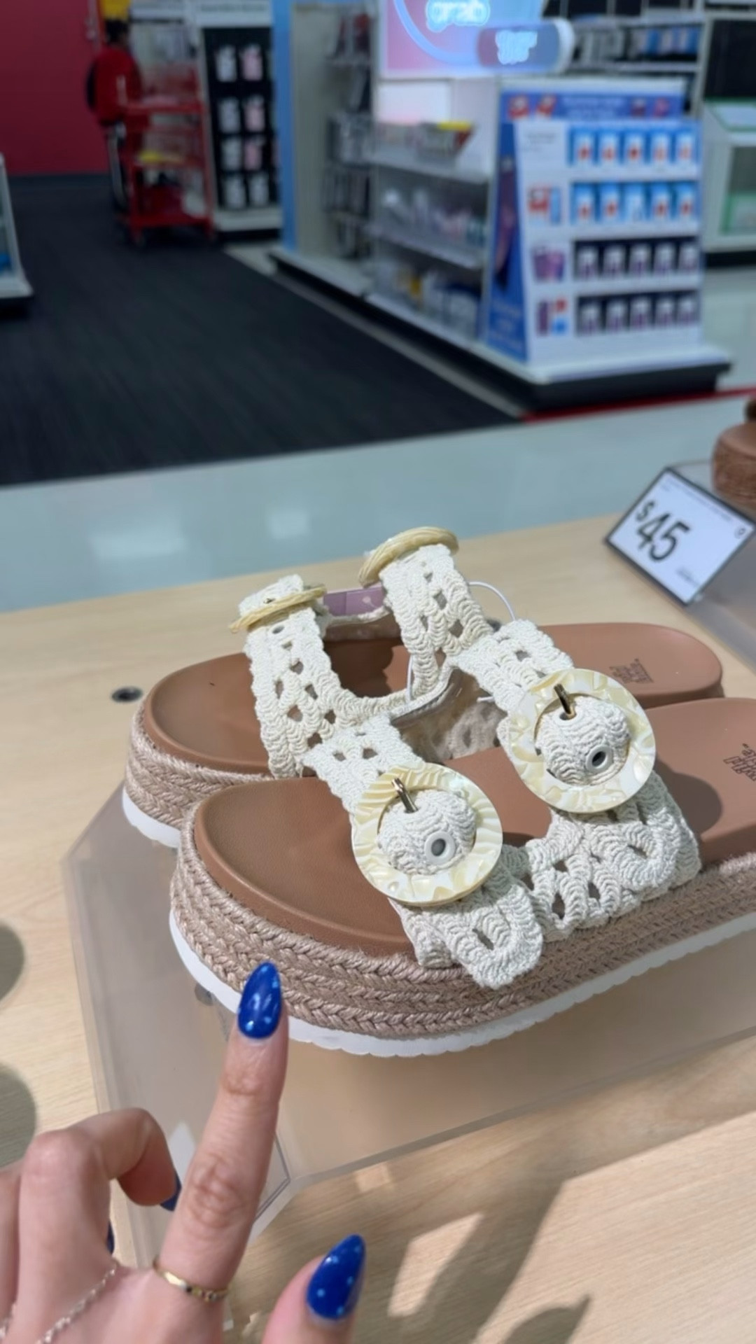 That’s cute sandals 🌸🫶🏽 will definitely sell out. 

