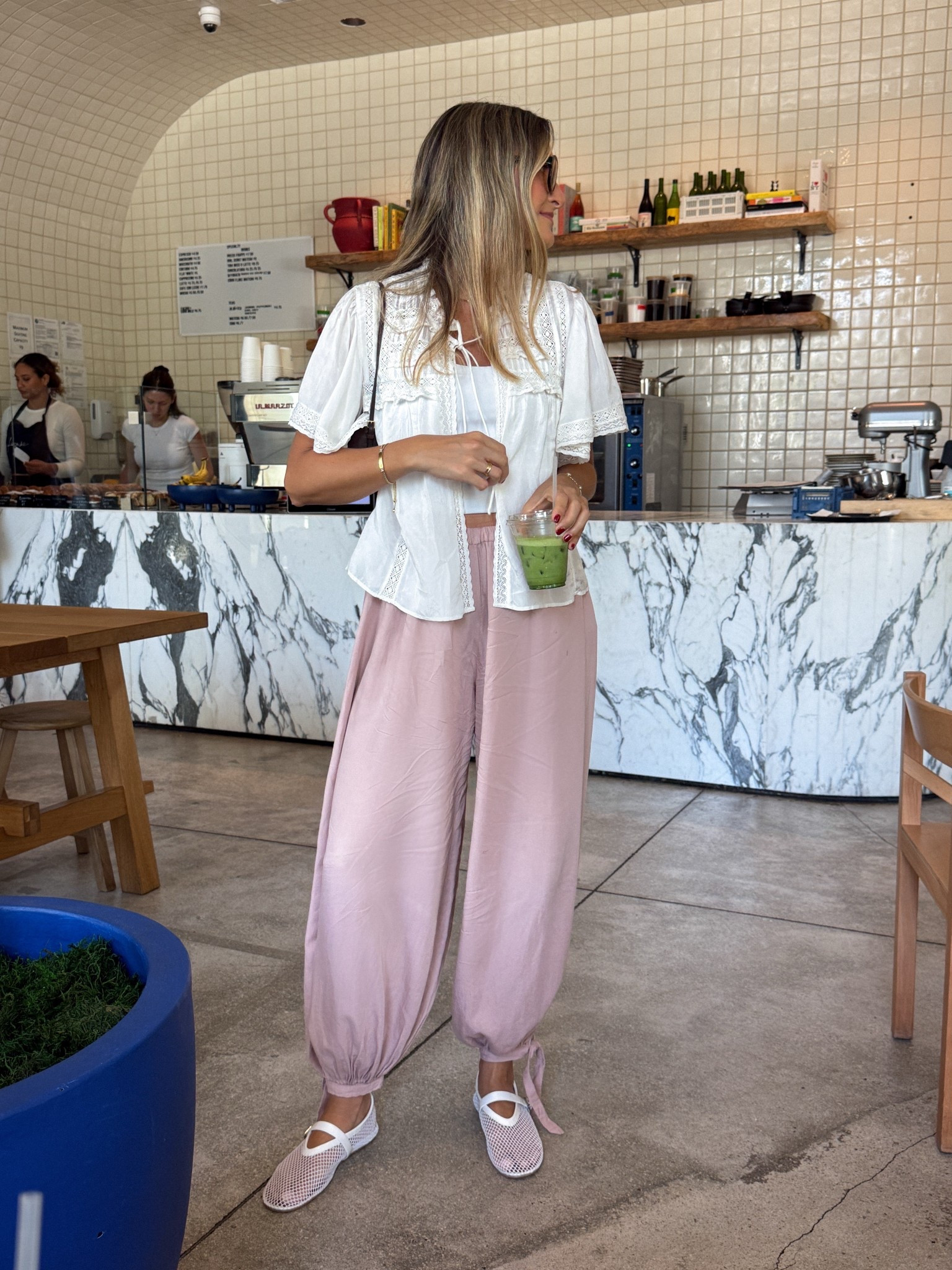 Styling balloon pants 💕 

#balloonpants #zarapants #zarahaul #meshflats #miumiu #miumiubag