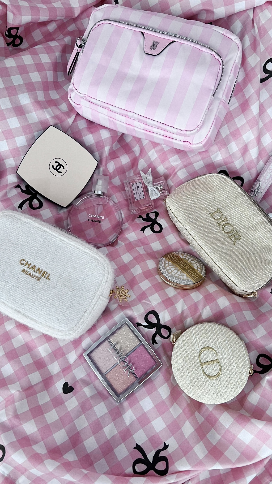 Gift season 🎁🍥💕
#gift#beauty#giftforher#makeupbag#giftset#diorbeauty

#LTKHoliday #LTKCyberWeek #LTKGiftGuide