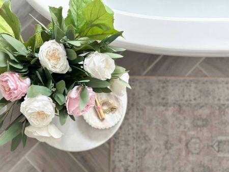 Spring Bathroom Styling 

spring bathroom styling  bathroom refresh  spring home decor  Amazon faux florals  faux stems  how to style faux flowers 

#LTKSeasonal #LTKstyletip #LTKhome