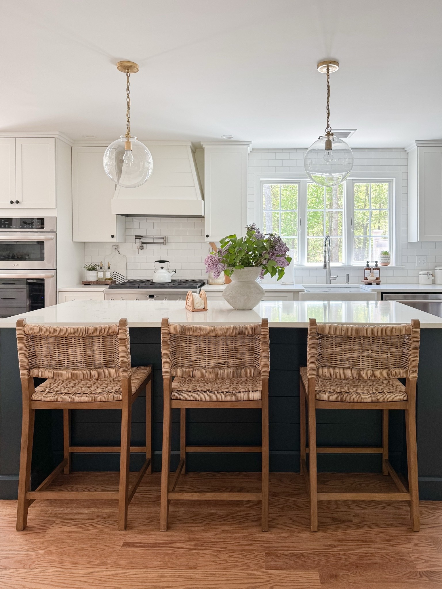 Trending Coastal Kitchen

affordable home decor  affordable home finds  coastal kitchen  coastal kitchen finds  sherricalnanhome

#LTKHome