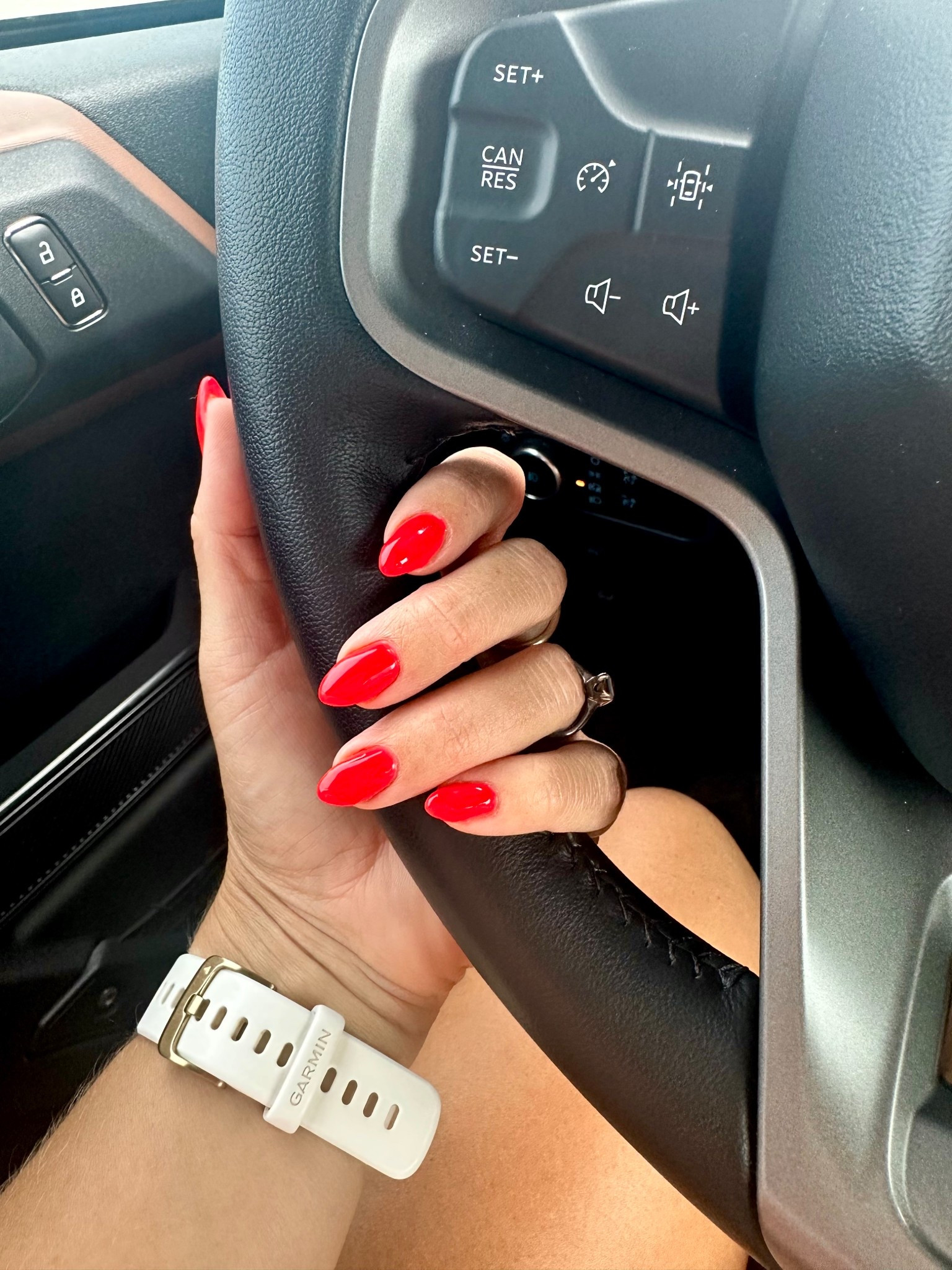 The besttttt summer red gel nail polish DND lava 759 

#LTKBeauty #LTKStyleTip #LTKFindsUnder50