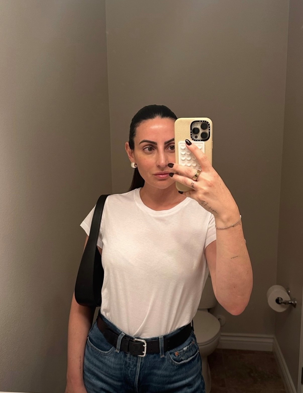 He perfect white tee 
Size small (belen15) 

#LTKootd #LTKOver40