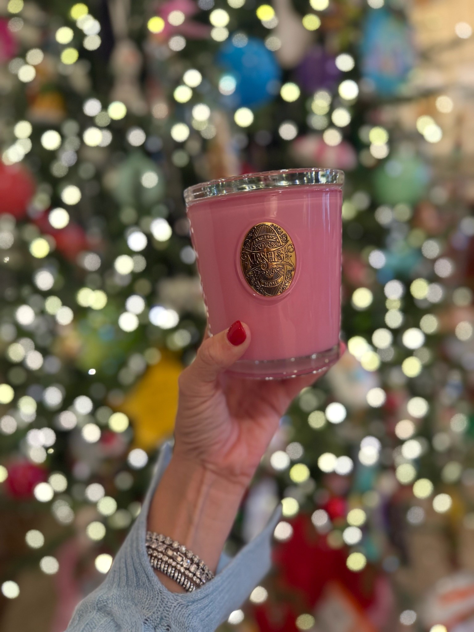 Such a stunning candle that smells soooo good and looks so nice with the expensive price tag! 

#LTKHome #LTKHoliday #LTKGiftGuide