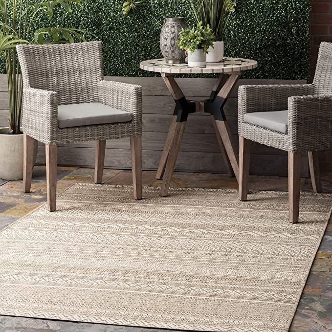 NuLOOM Erlinda Tribal Outdoor Area Rug, 4' x 6', Beige | Amazon (US)