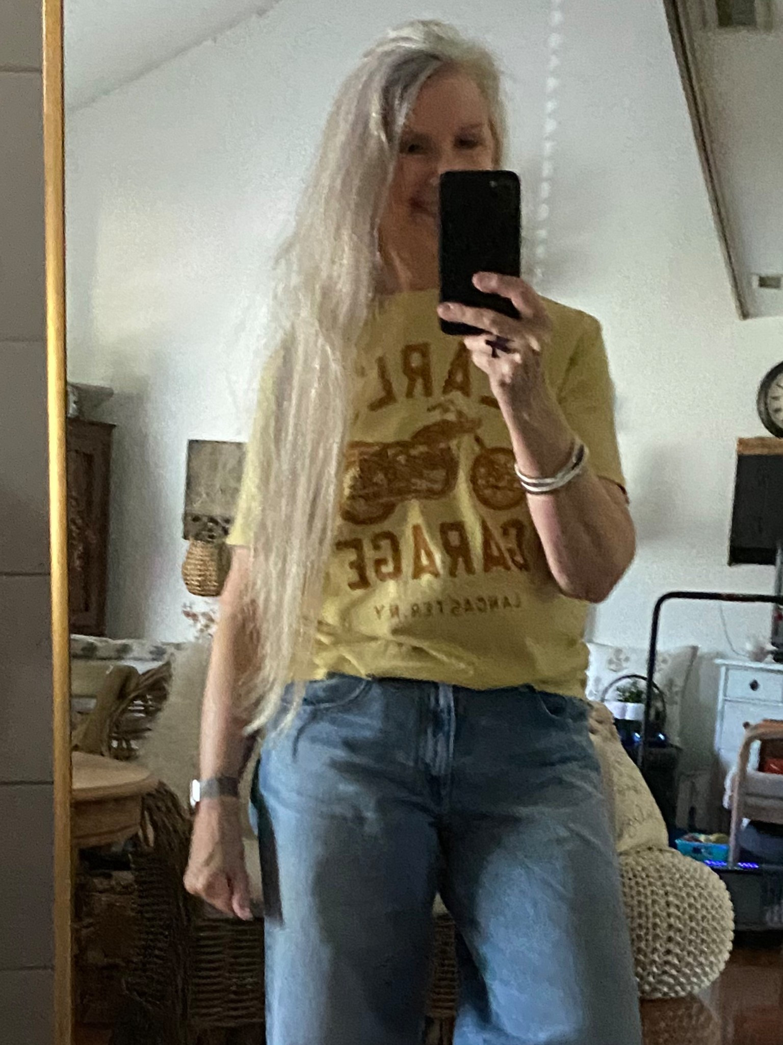 Who doesn’t love a cute graphic tee!! 💛

#LTKMothersDay #LTKOver40