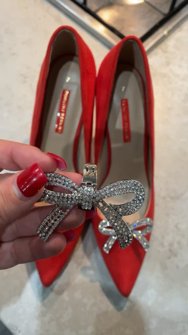 Add Instant SPARKLE to your shoes !!
Amazon does a full range of clip on shoe accessories . A super inexpensive way to jazz up a plain pair of heels . 


#LTKeurope #LTKSeasonal #LTKGiftGuide