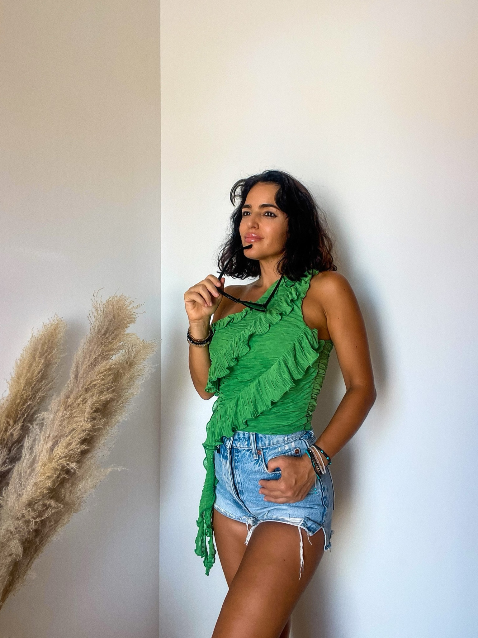Casual look
Outfit inspired, top verde, jeans, Ibiza outfit, casual look, outfit elegante, holiday outfit, Revolve, Asos, Zara, HM, look verde, tejano, Shein, outfitters, urban casual, Vero Moda, Ssence, Mango, Mytheresa, autumn outfit, pantalón tejano, España


#LTKGiftGuide #LTKover40 #LTKworkwear
