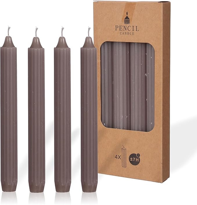 COMFORDER Stabkerzen Set, 4x Tafelkerzen einfarbig + gerippt, 20cm, 7 Stunden Brenndauer (Taupe) | Amazon (DE)